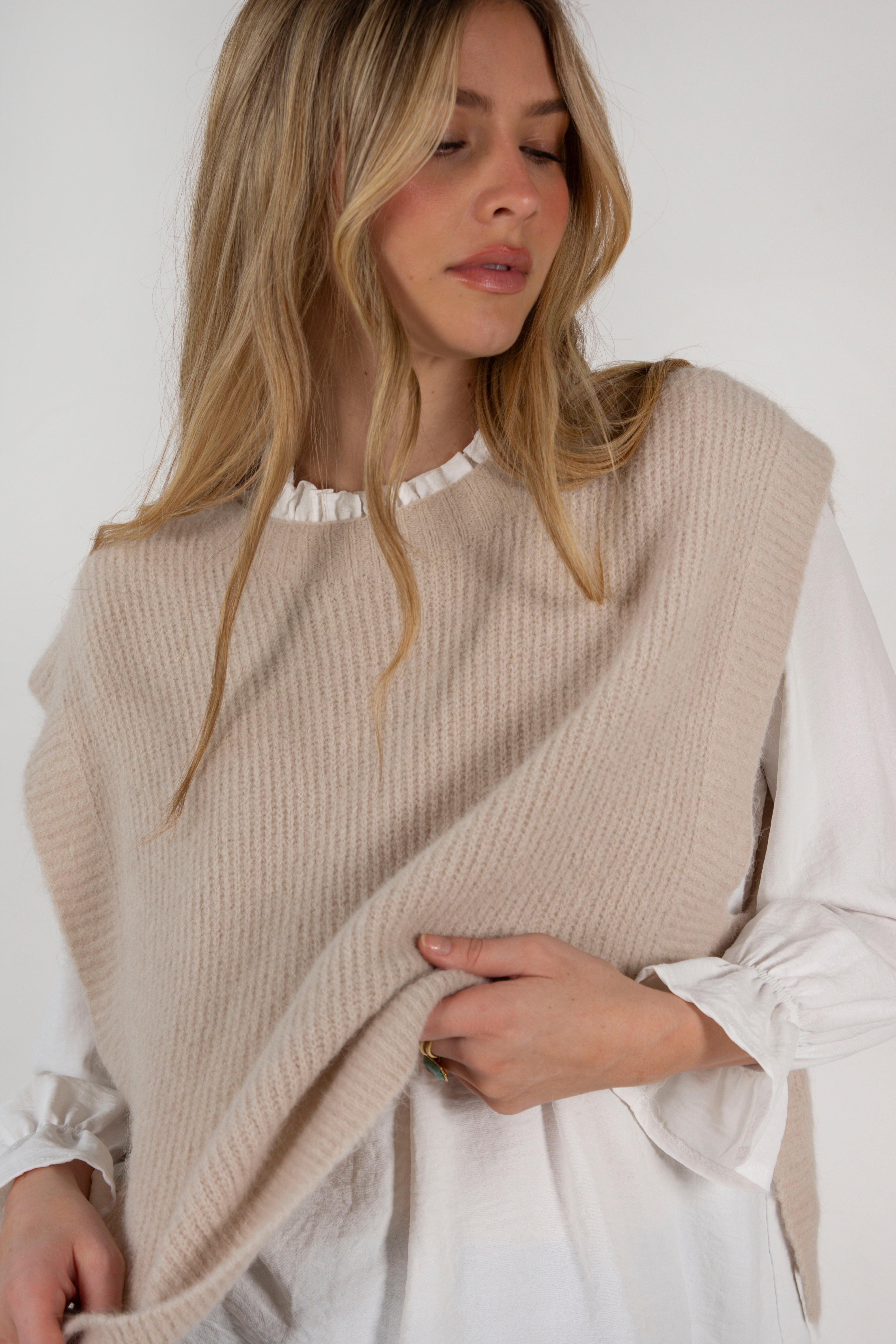 CHALECO ELI // BEIGE