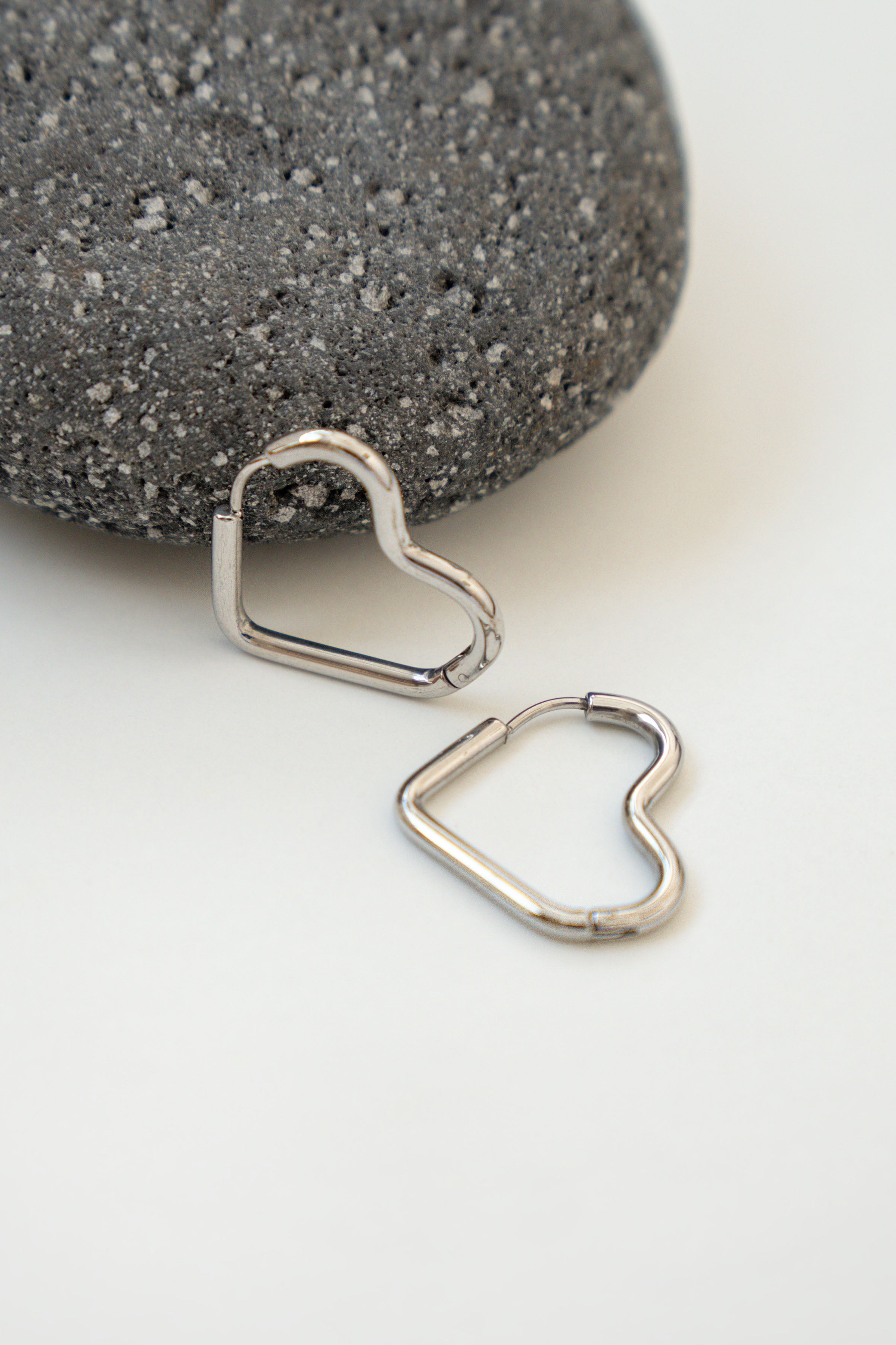 HEART HOOP EARRINGS // SILVER