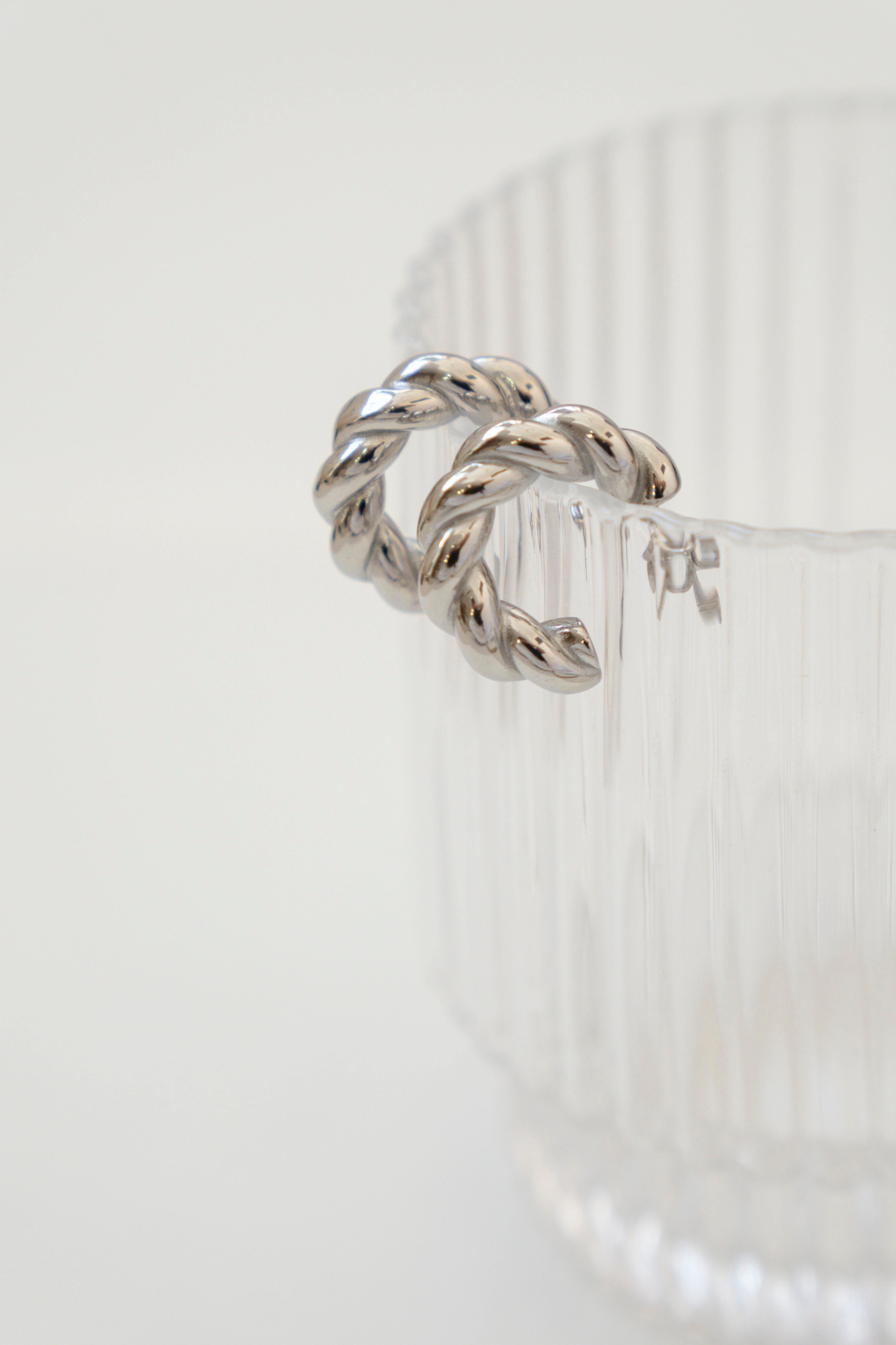BOLD TWISTED HOOP EARRINGS // SILVER