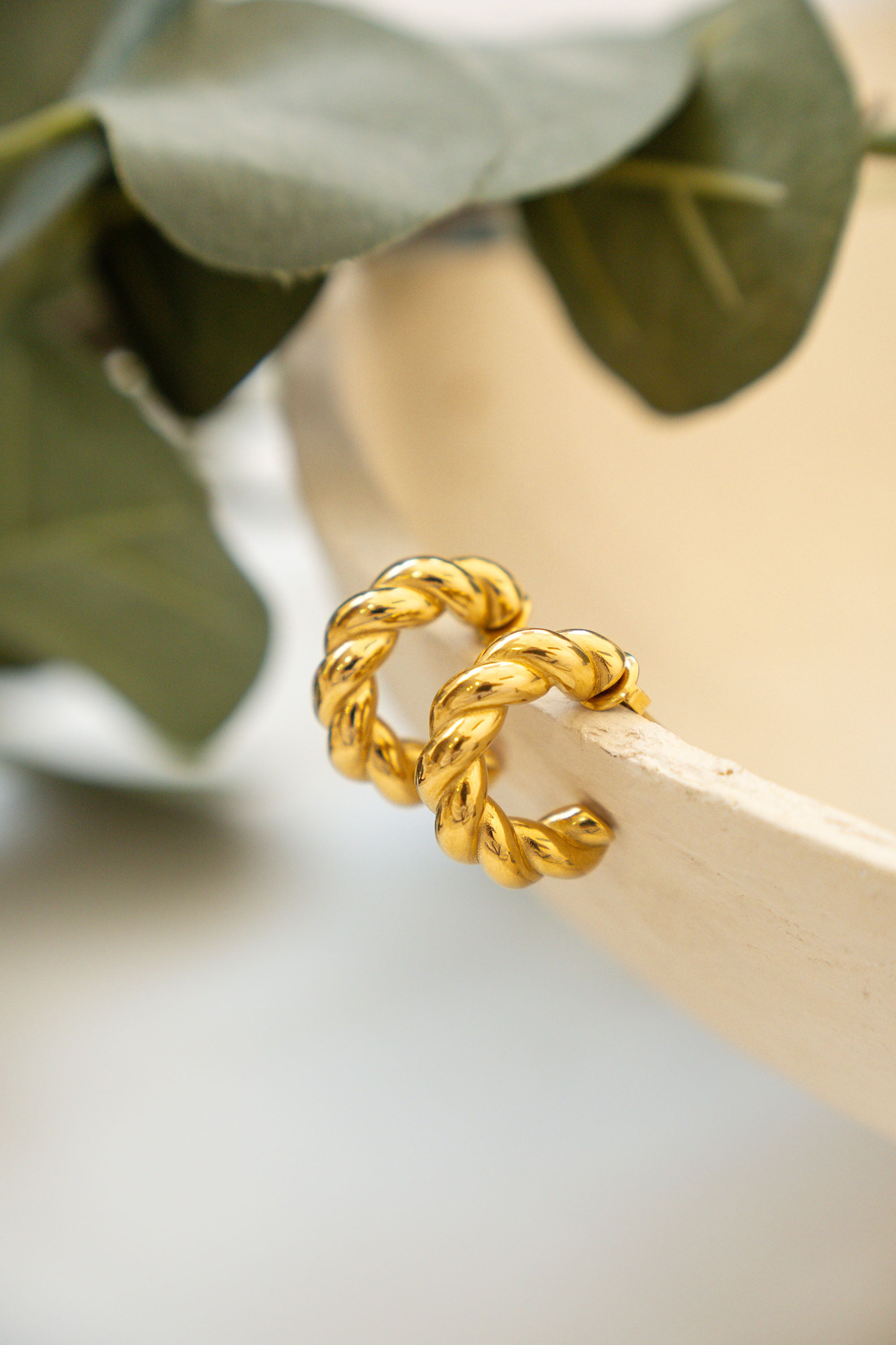 PENDIENTES ARO TRENZADO BOLD // DORADO