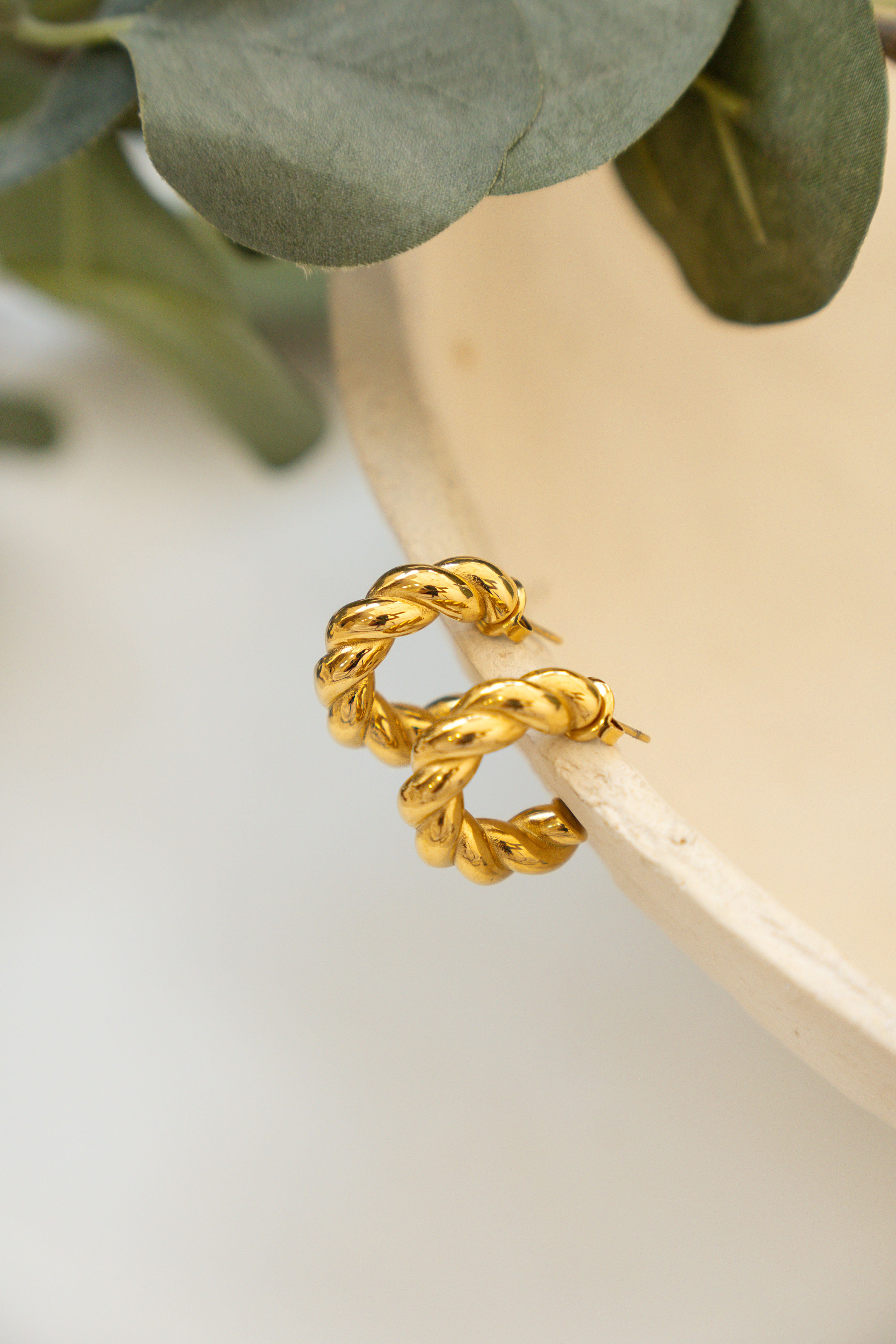 PENDIENTES ARO TRENZADO BOLD // DORADO