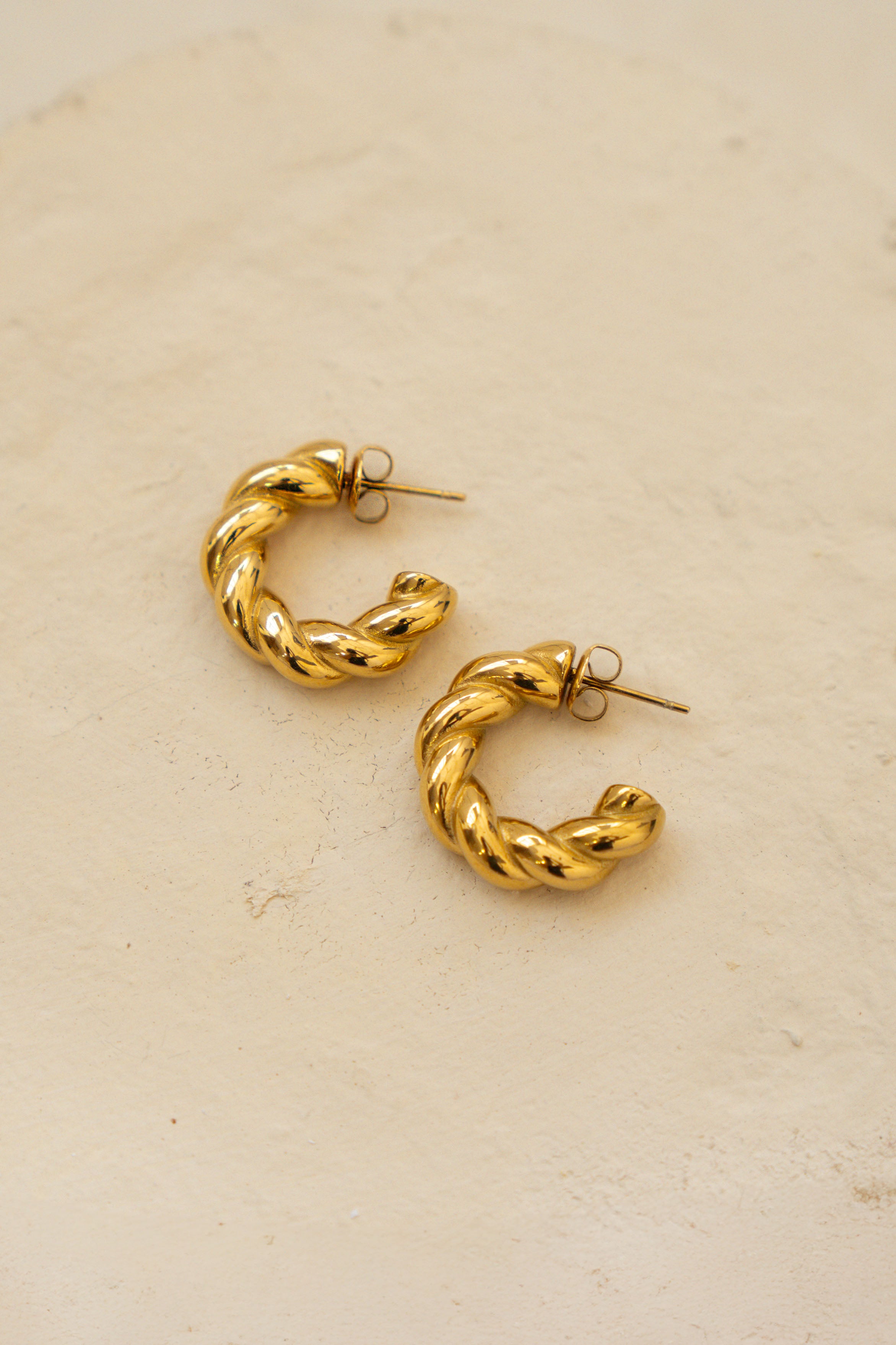 PENDIENTES ARO TRENZADO BOLD // DORADO
