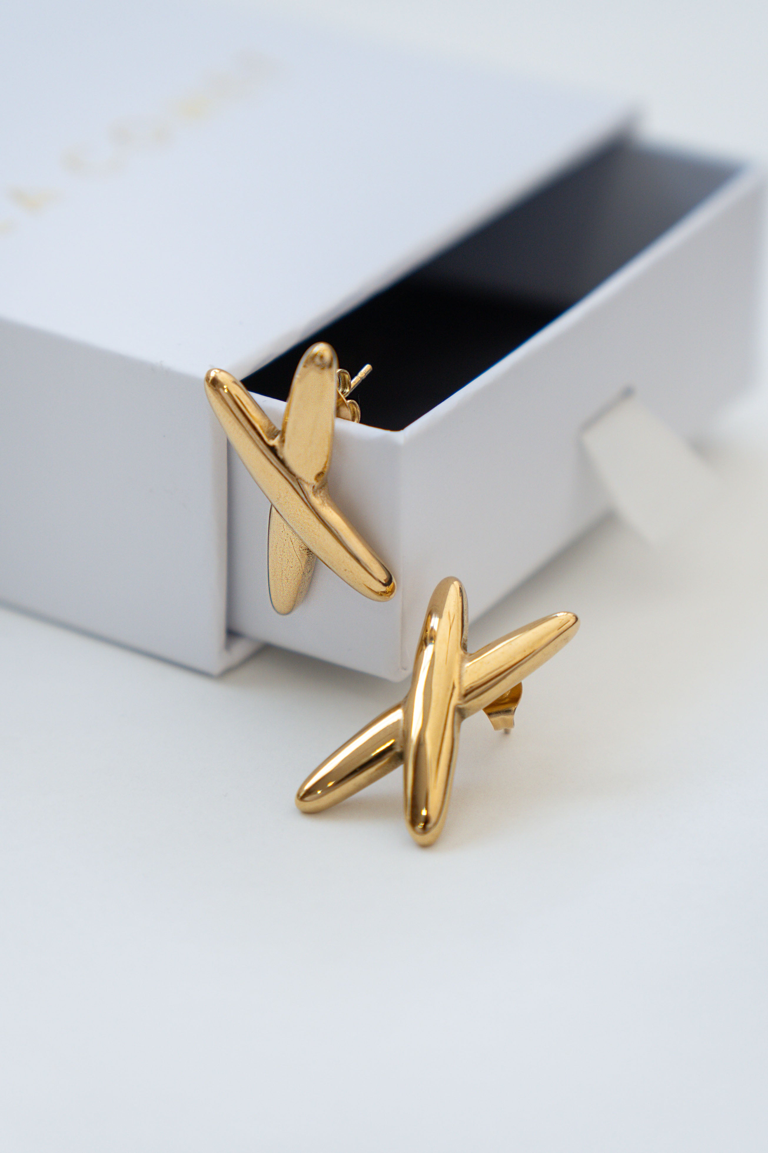 X EARRINGS // GOLD