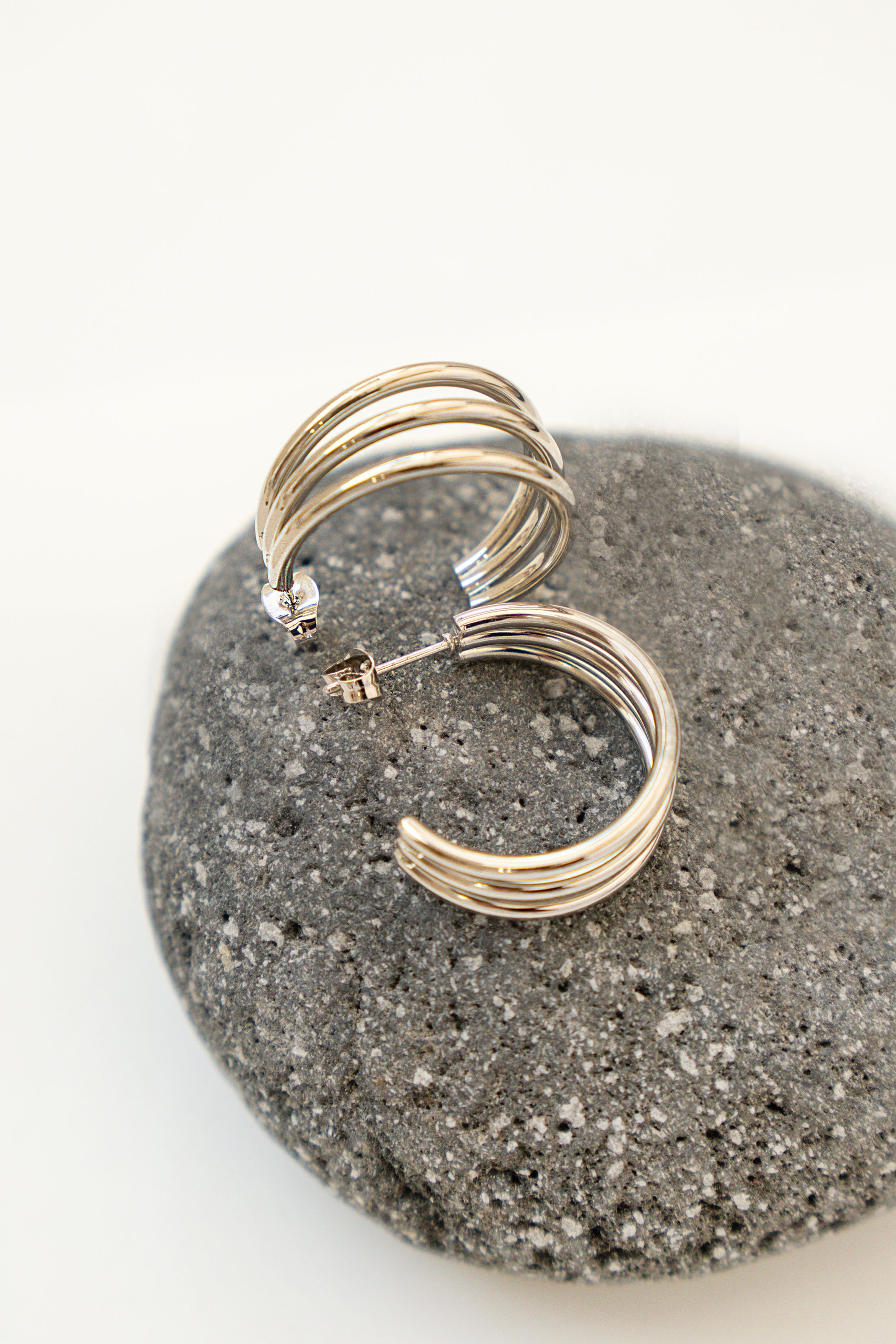 PENDIENTES TRIPLE ARO ABIERTO MEDIANO // PLATEADO