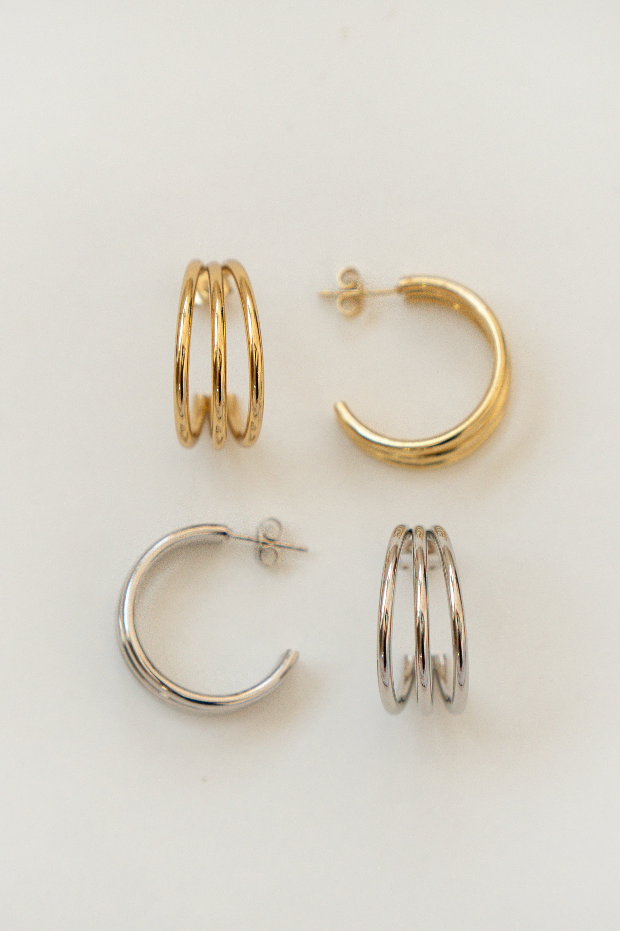 PENDIENTES TRIPLE ARO ABIERTO MEDIANO // PLATEADO