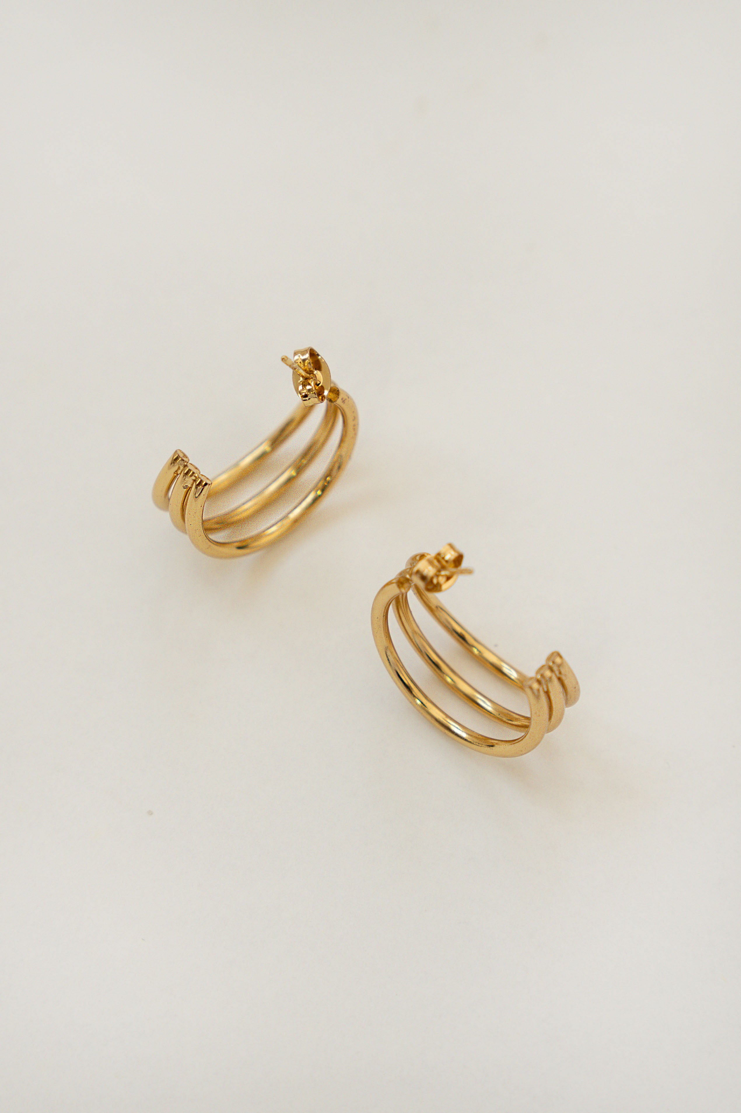 MEDIUM OPEN TRIPLE HOOP EARRINGS // GOLD