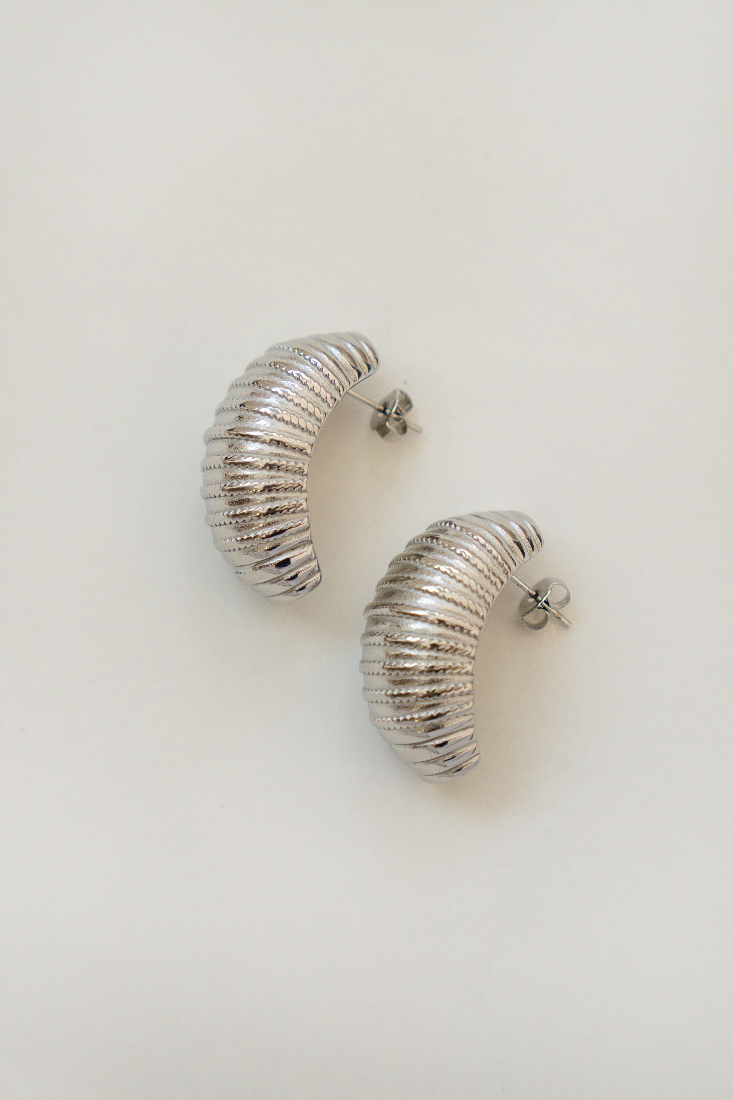 LARGE ARMADILLO EARRINGS // SILVER