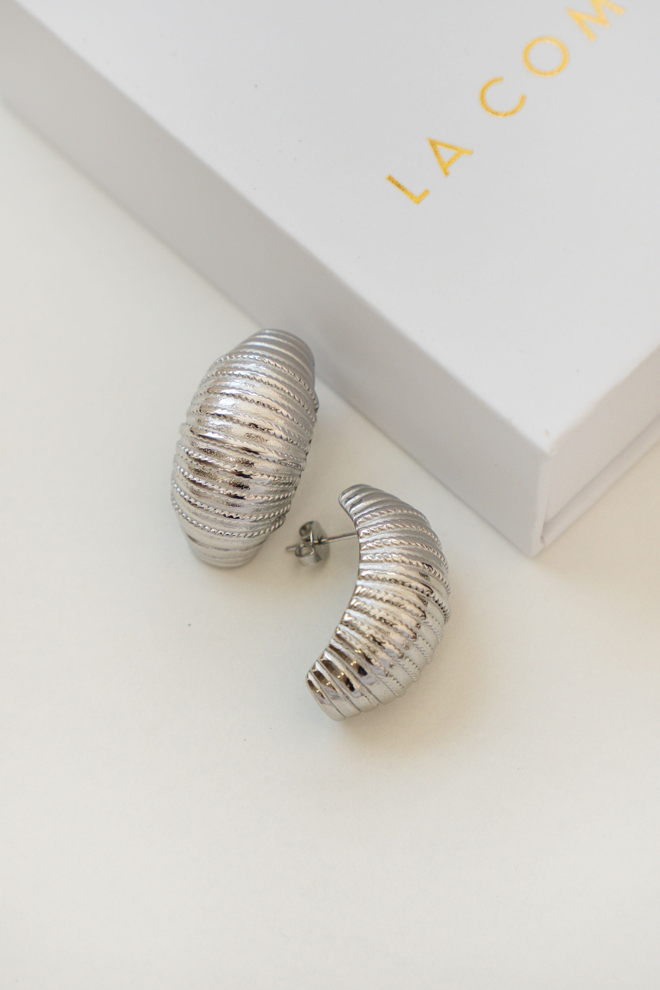LARGE ARMADILLO EARRINGS // SILVER
