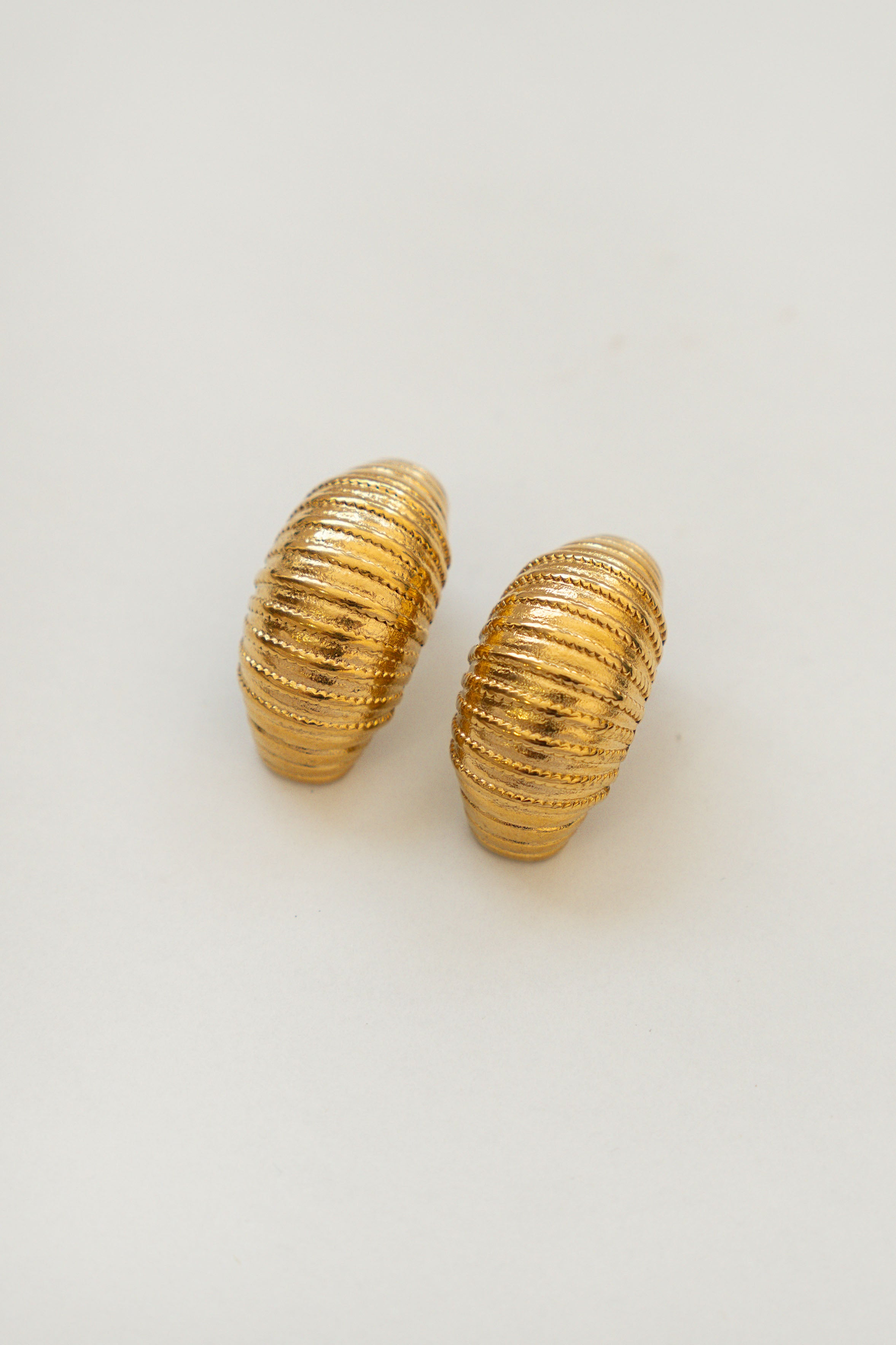 LARGE ARMADILLO EARRINGS // GOLD