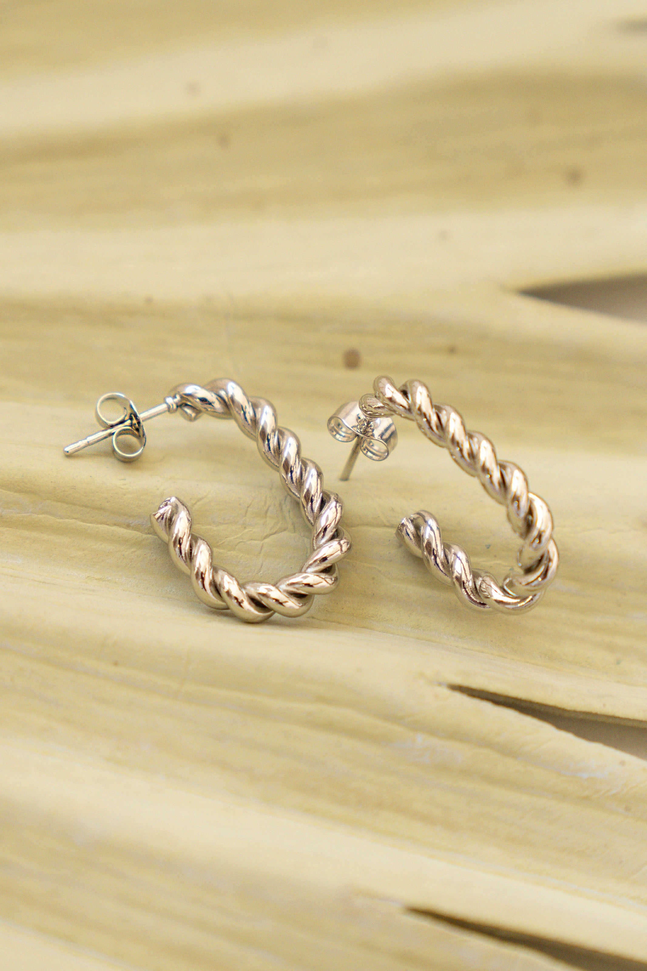 Twisted Oval Hoop Earrings // Silver