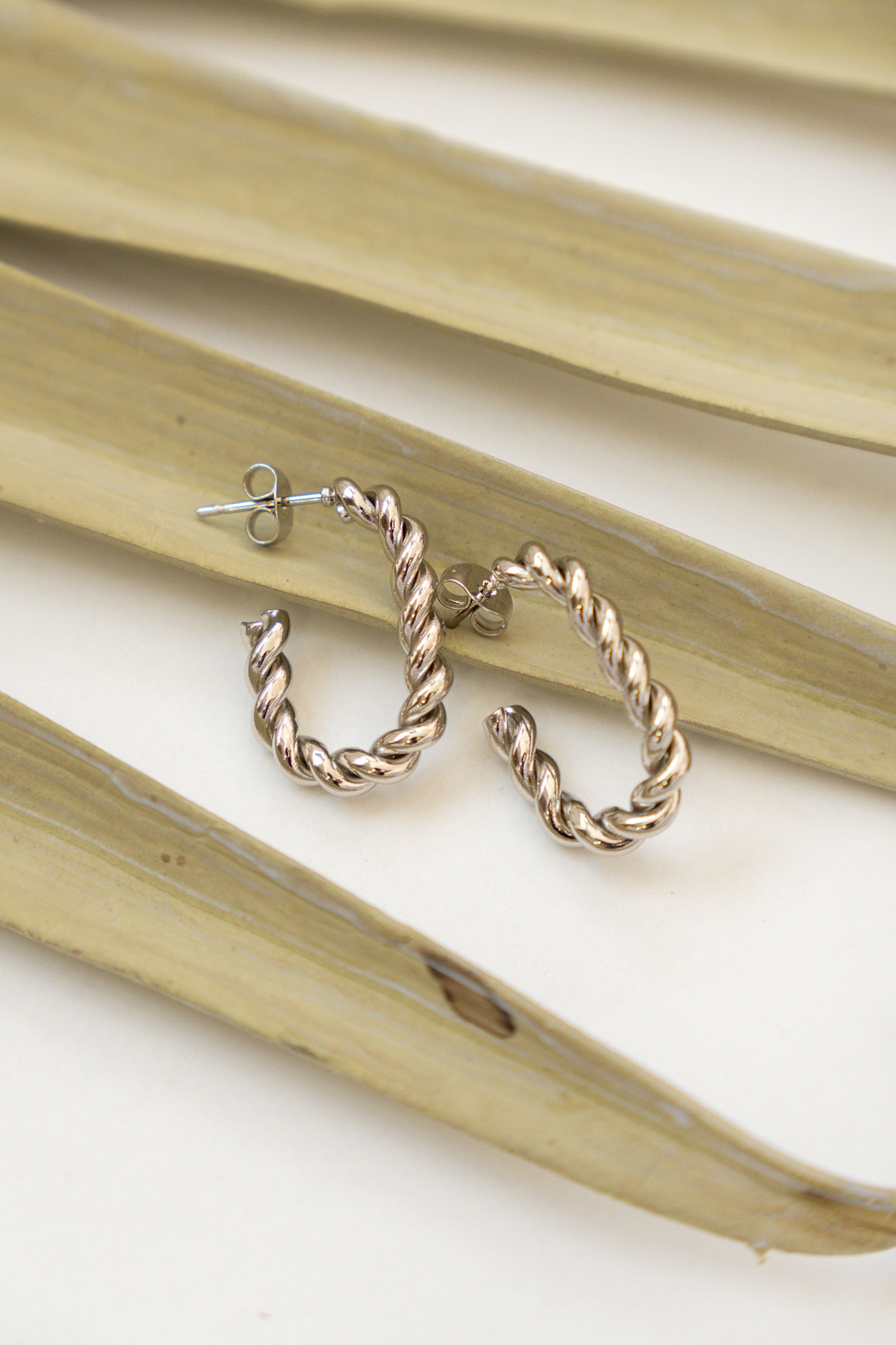 Twisted Oval Hoop Earrings // Silver