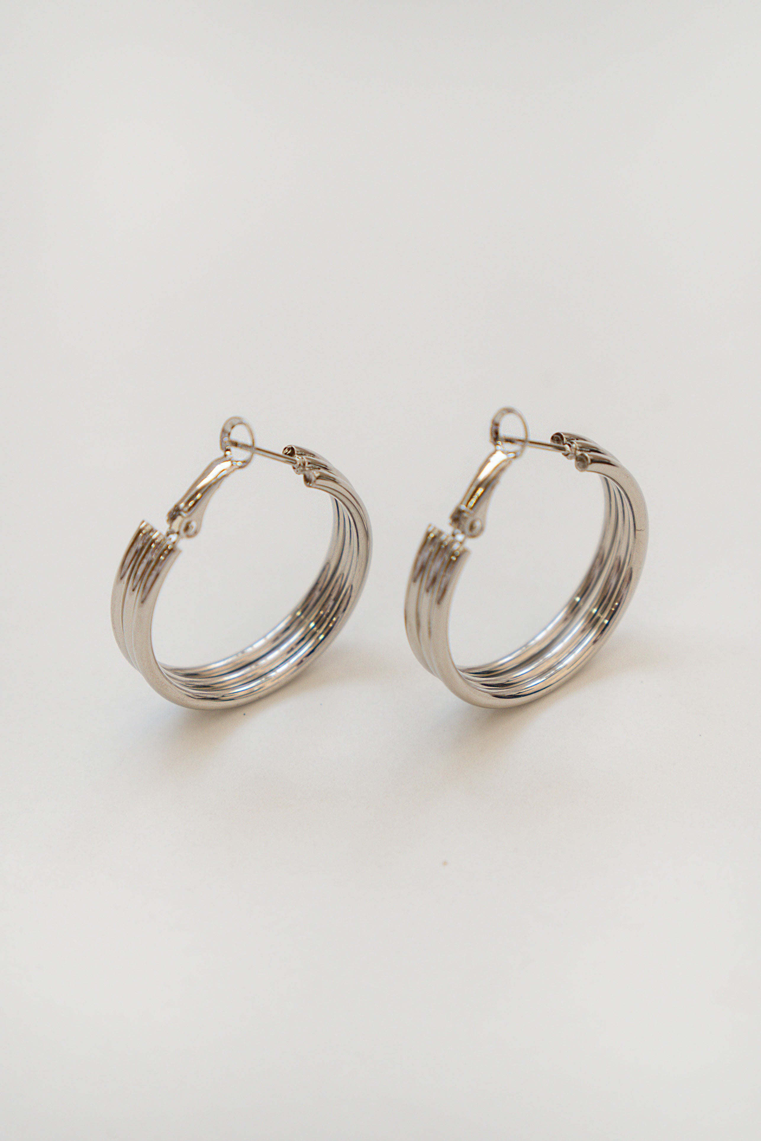 LARGE TRIPLE HOOP EARRINGS // SILVER