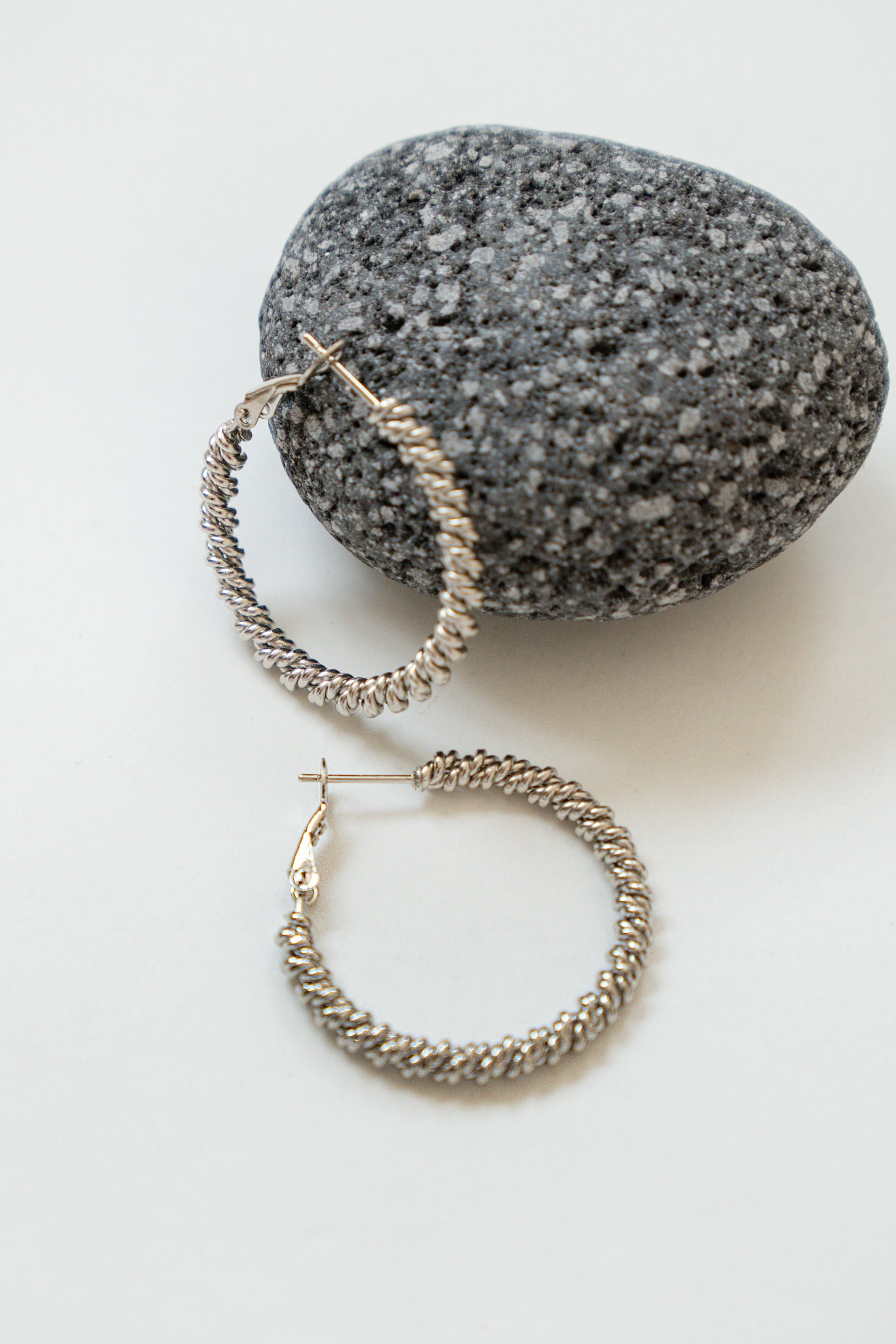 LARGE TWISTED BRAID HOOP EARRINGS // SILVER