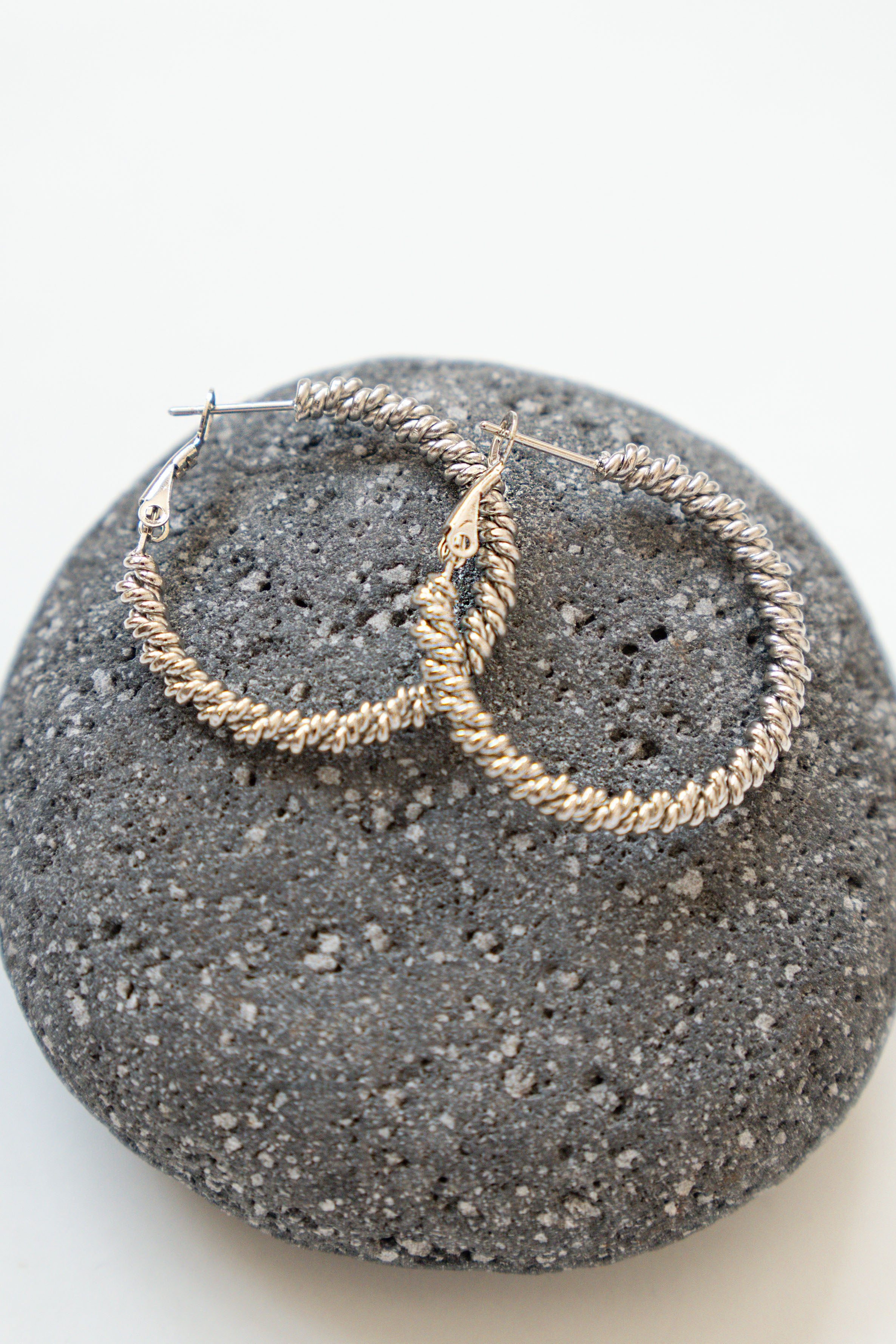 LARGE TWISTED BRAID HOOP EARRINGS // SILVER