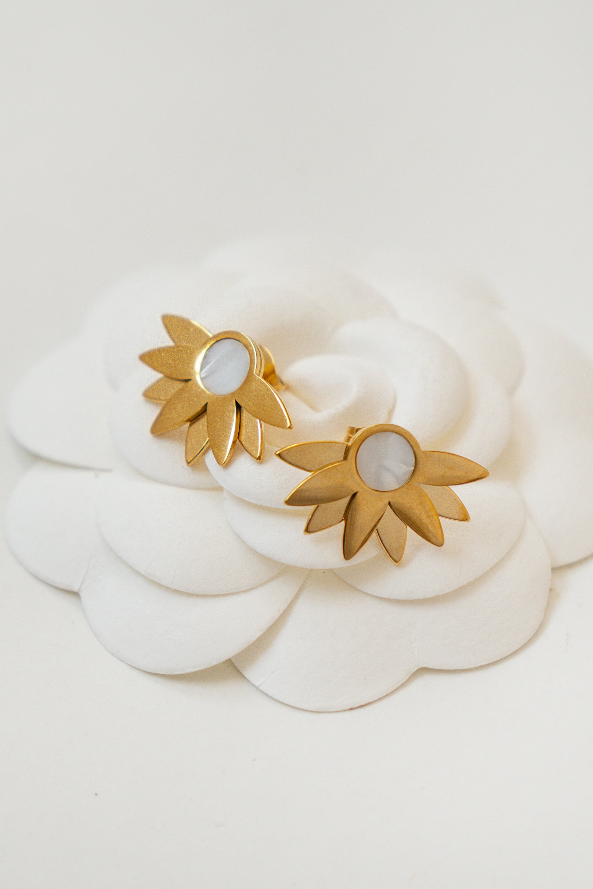 SEMI FLOWER EARRINGS // WHITE