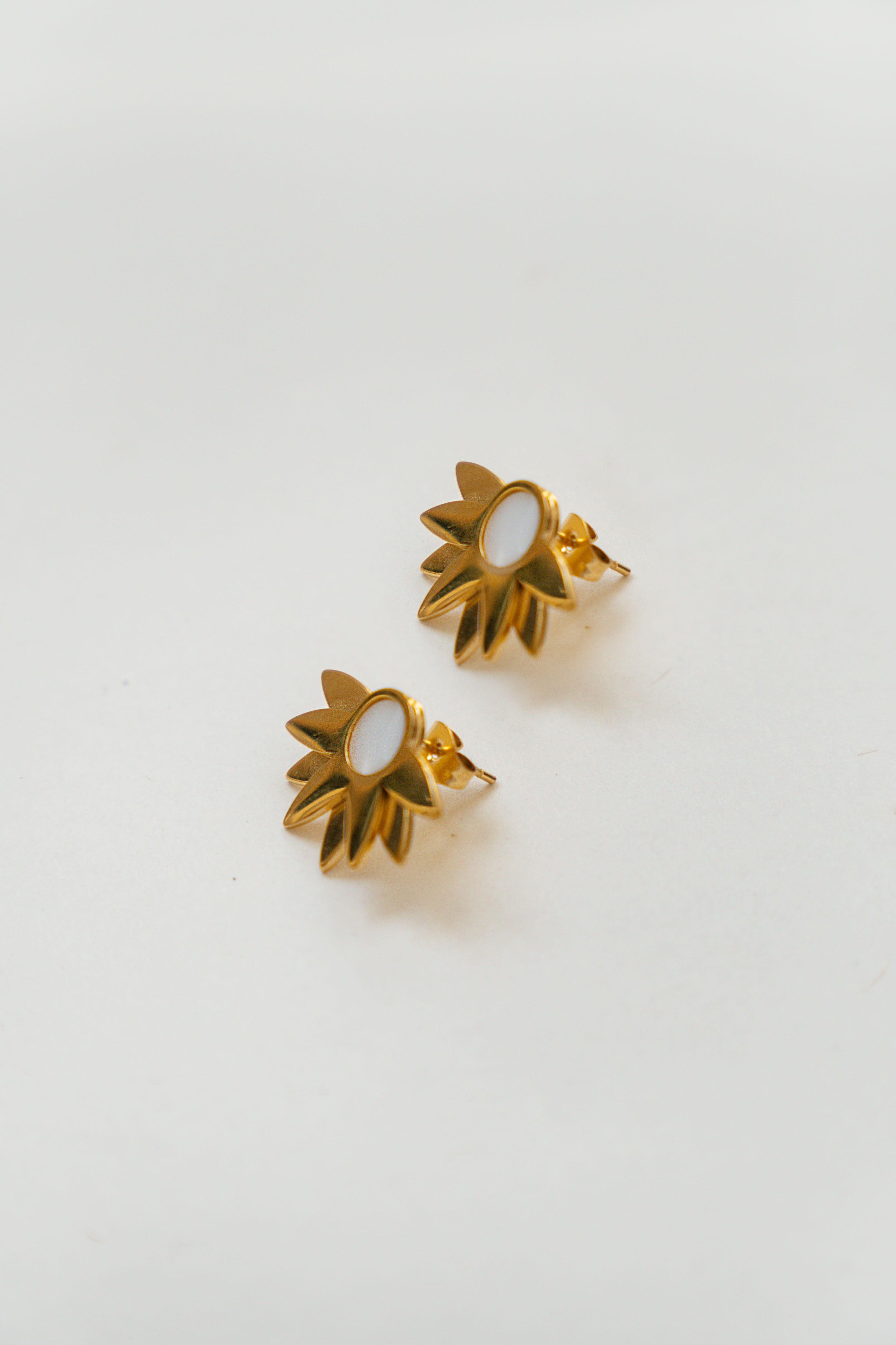 SEMI FLOWER EARRINGS // WHITE