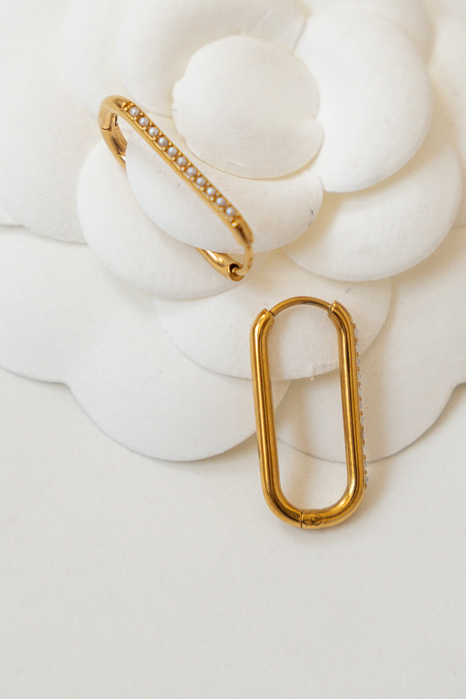 OVAL HOOP EARRINGS WITH STONES