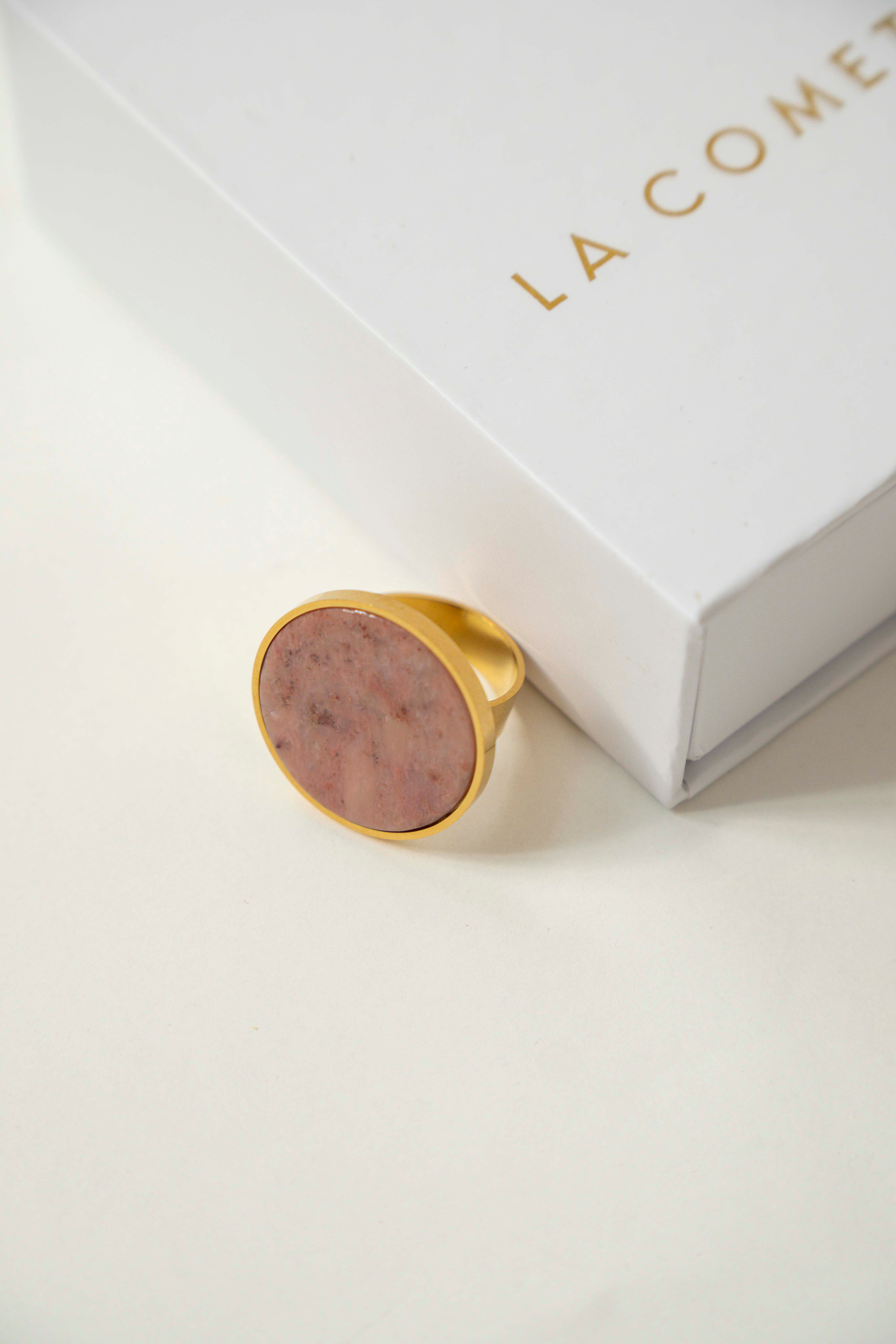 MAXI CIRCLE STONE RING // PINK