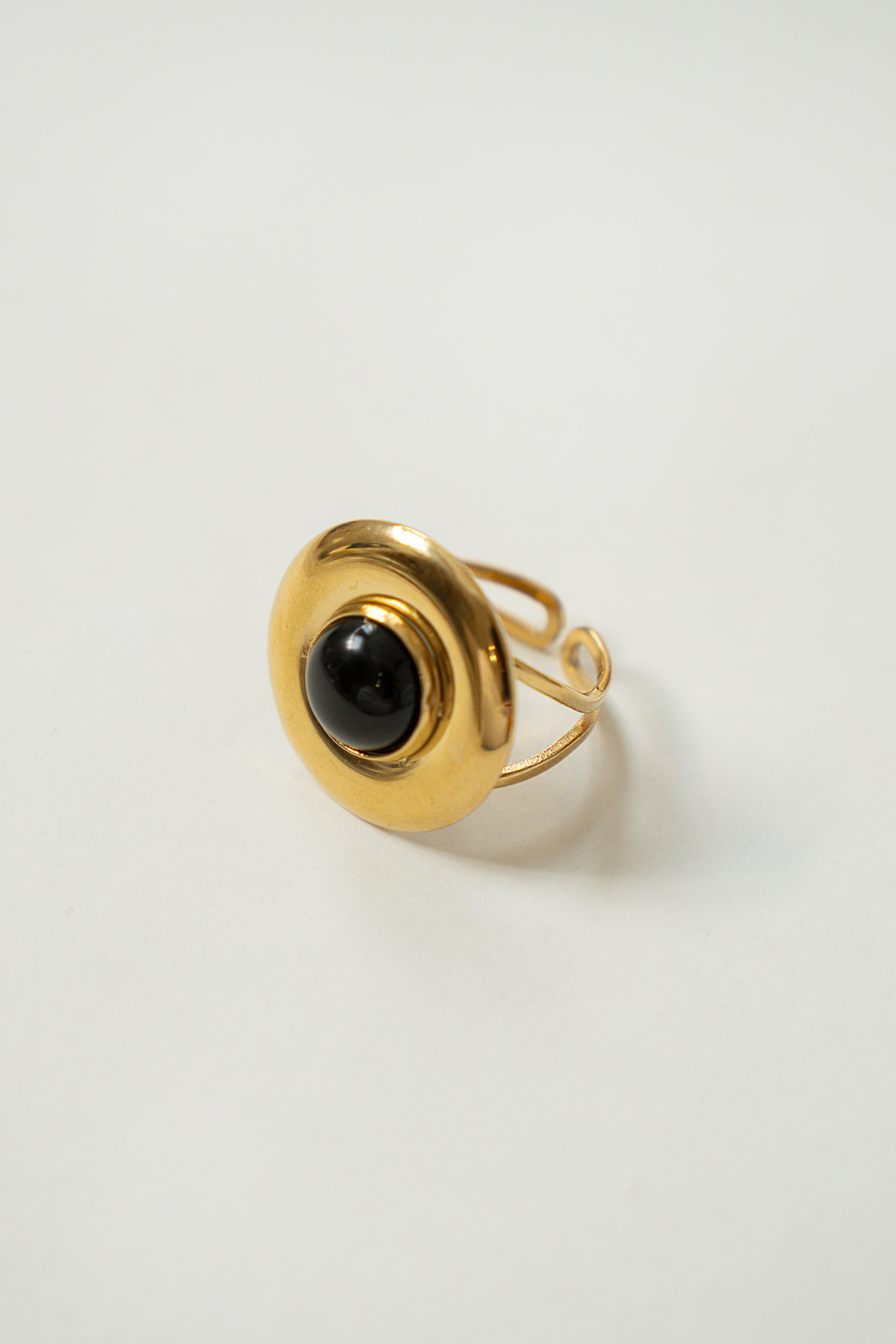 BOLD CIRCLE RING WITH STONE // BLACK