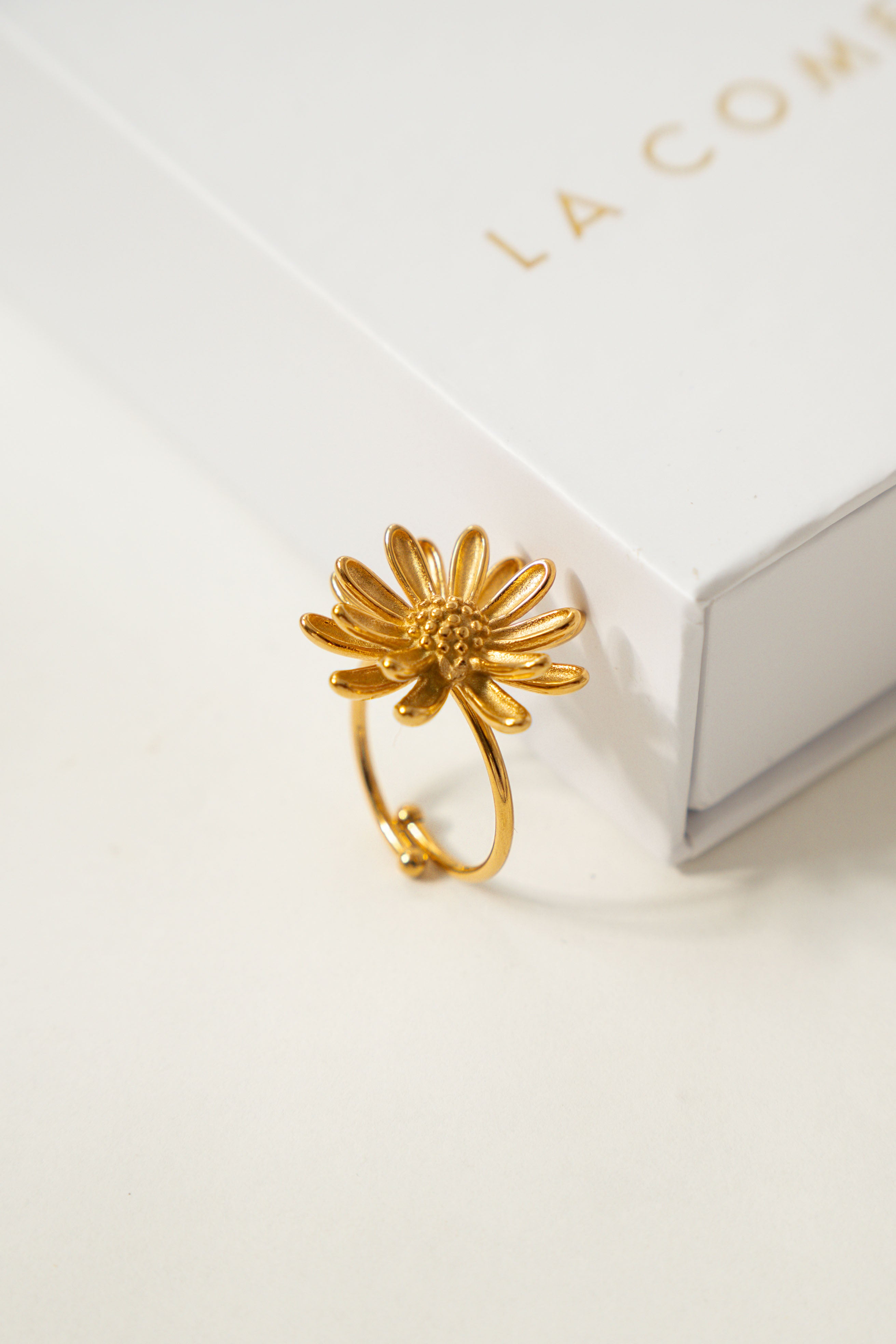 GRAND DAISY RING