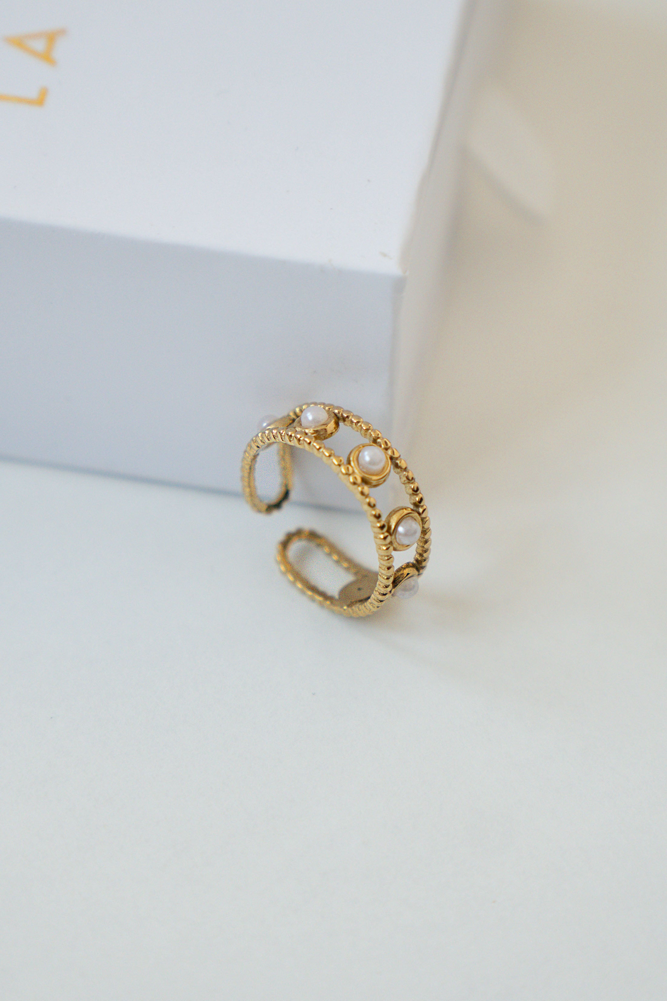 DOUBLE CIRCLES AND PEARL RING