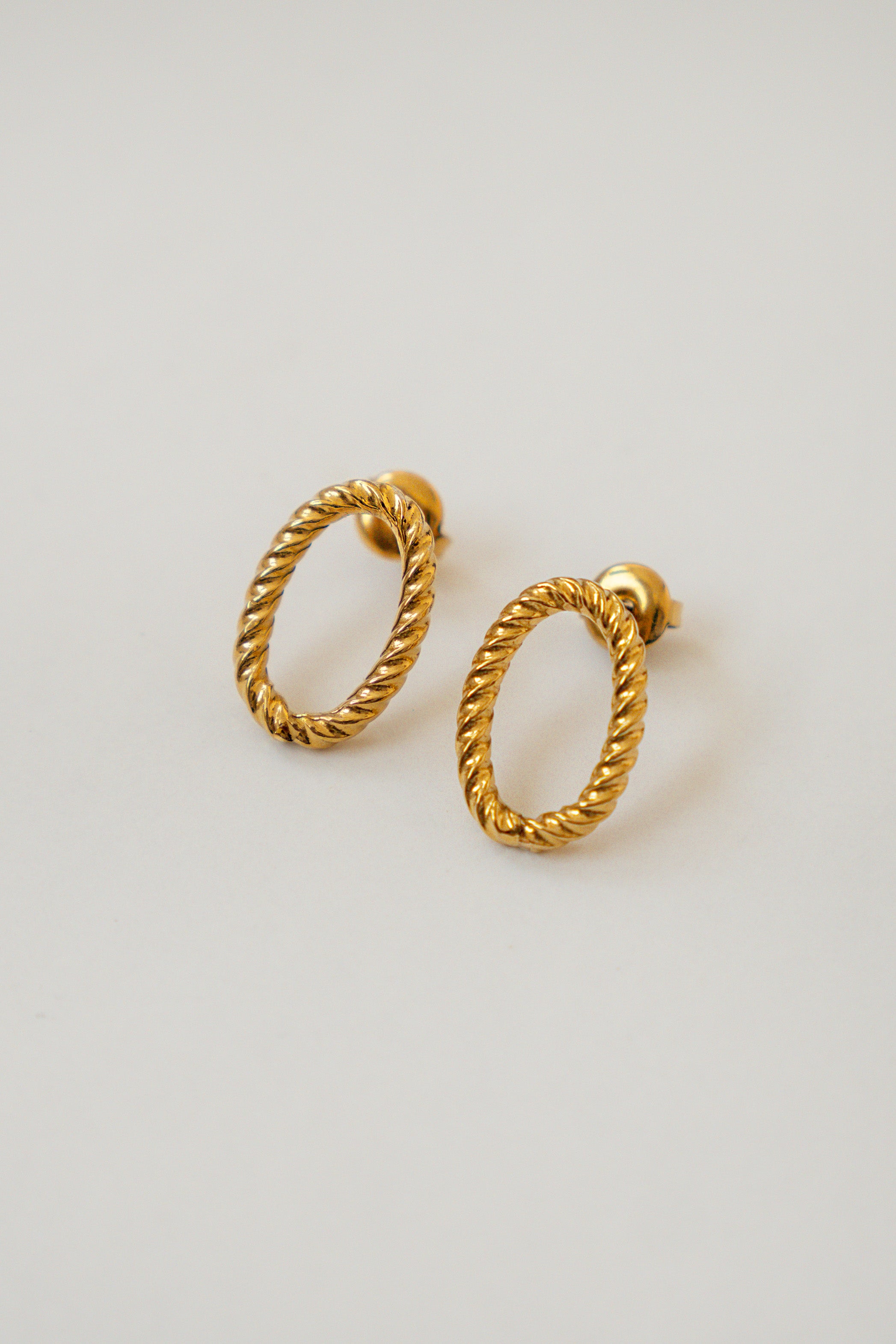 OVAL ROPE HOOP EARRINGS