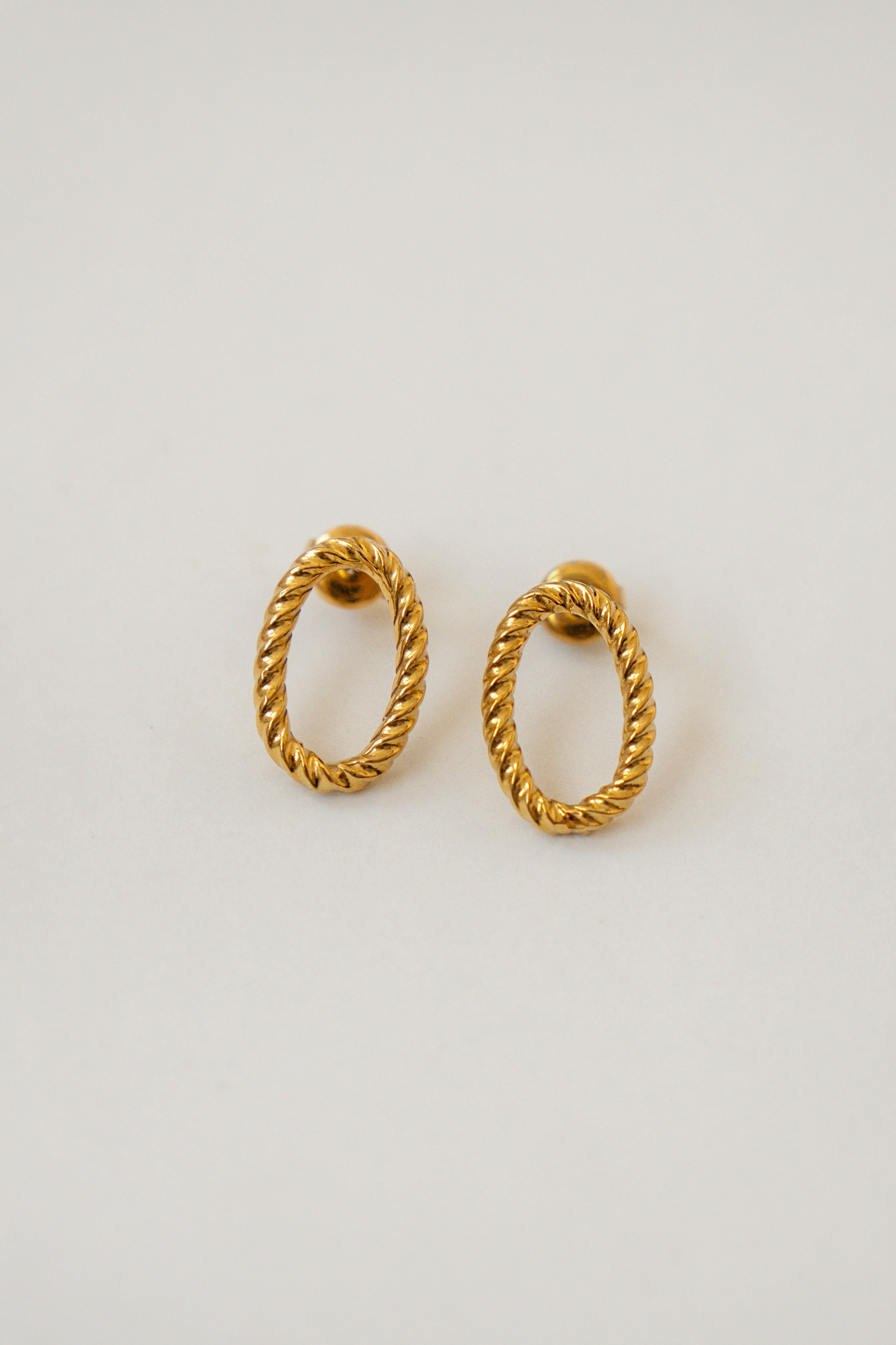 OVAL ROPE HOOP EARRINGS