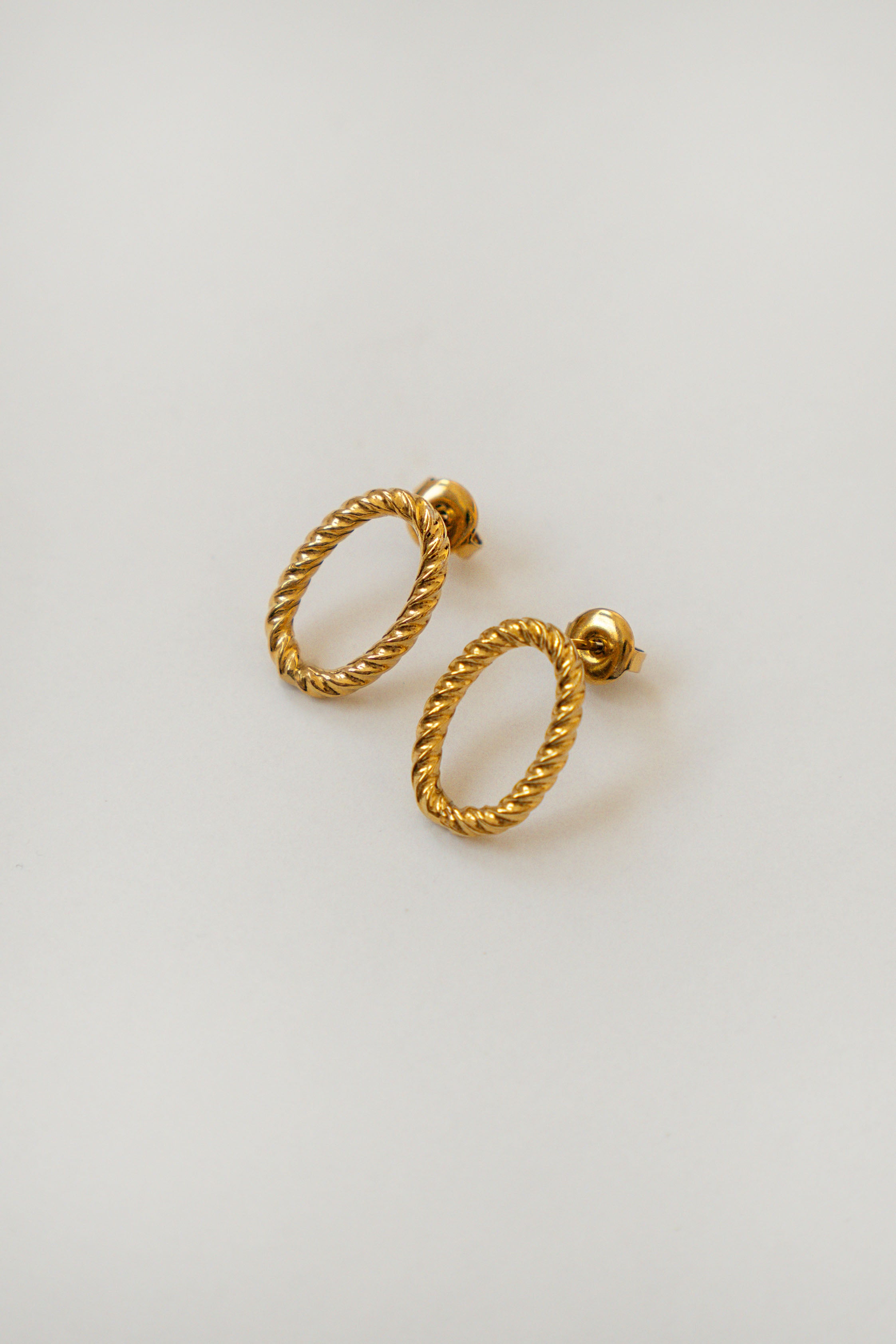 OVAL ROPE HOOP EARRINGS