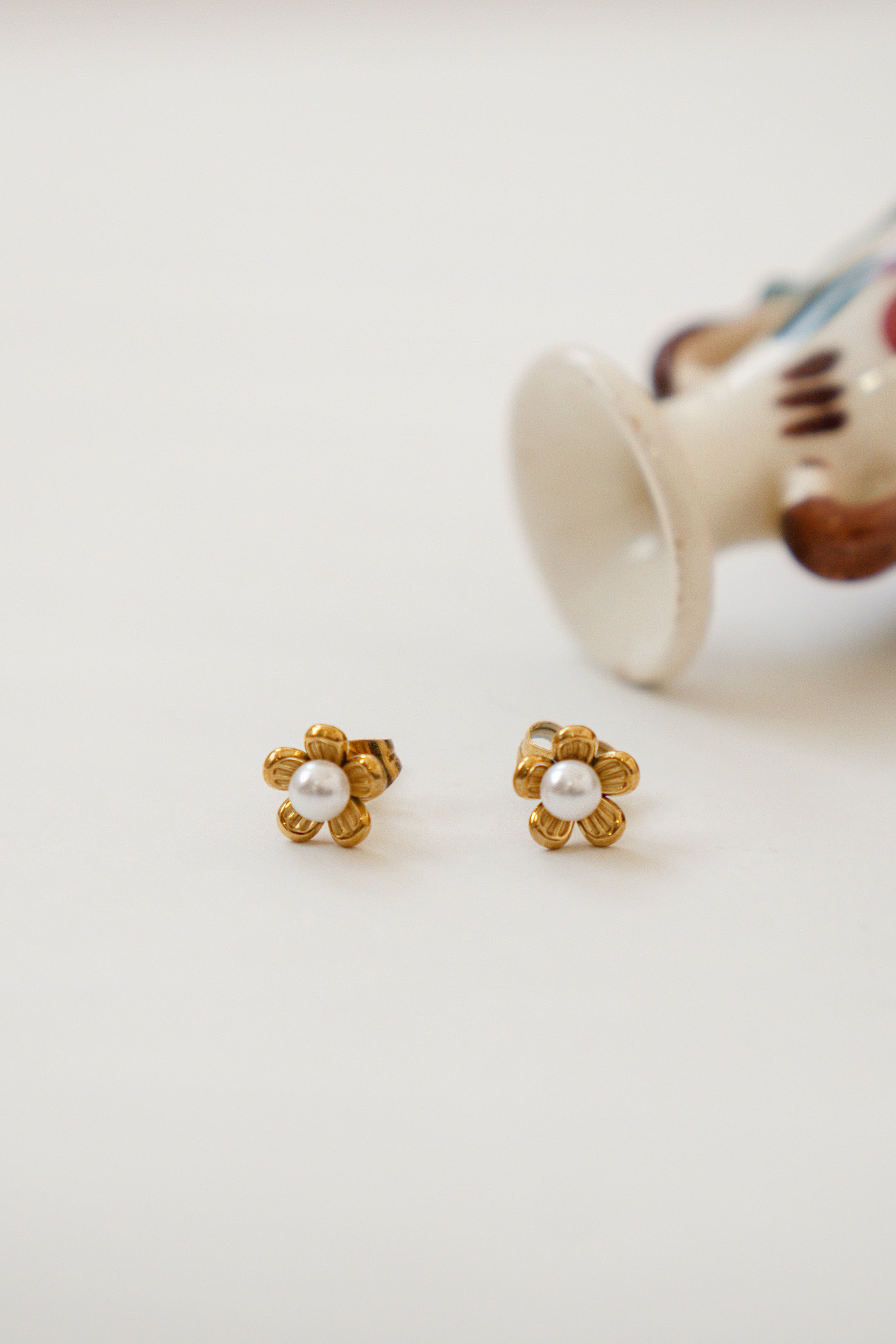 MINI FLOWER EARRINGS WITH PEARL