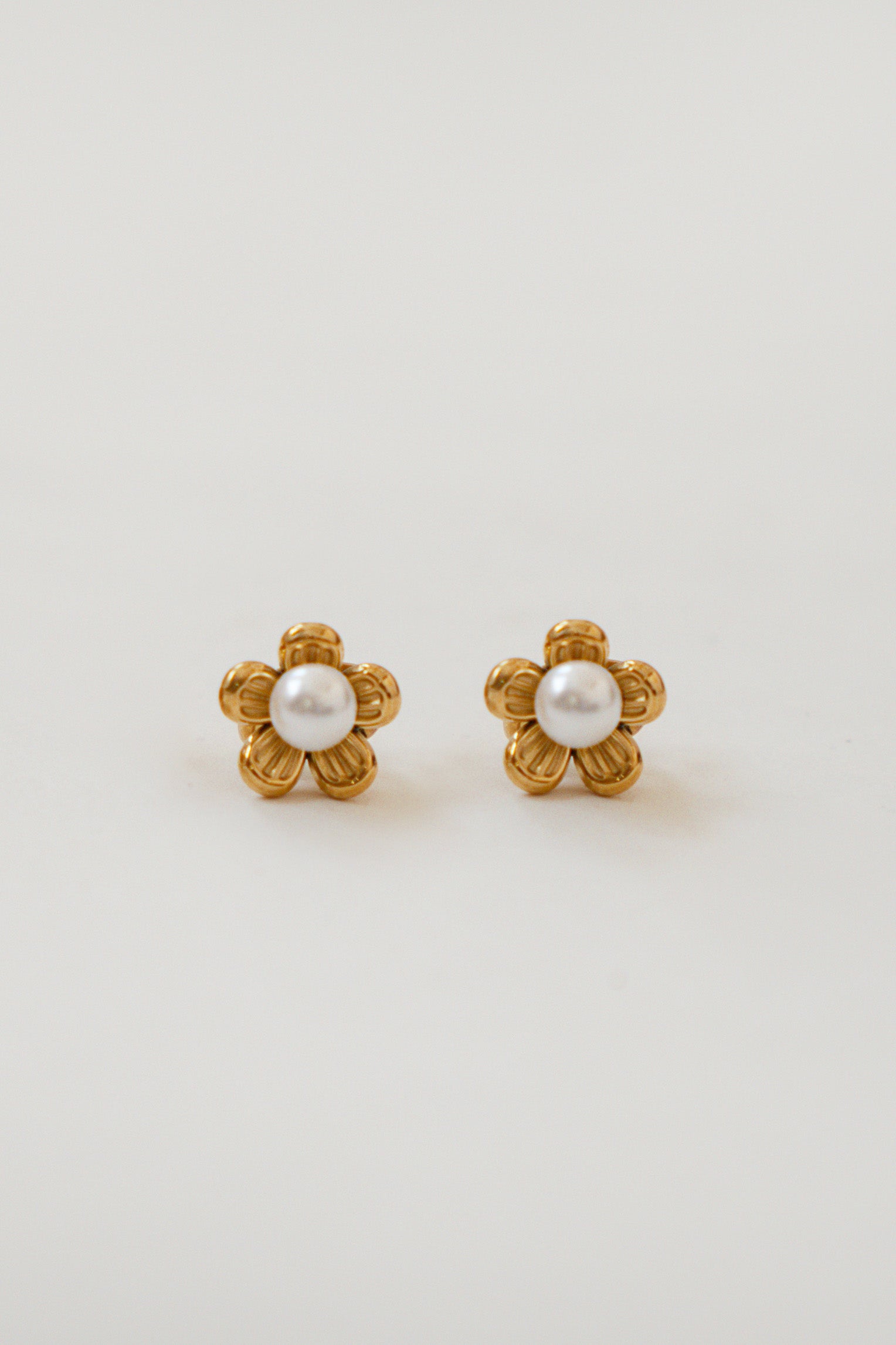 MINI FLOWER EARRINGS WITH PEARL
