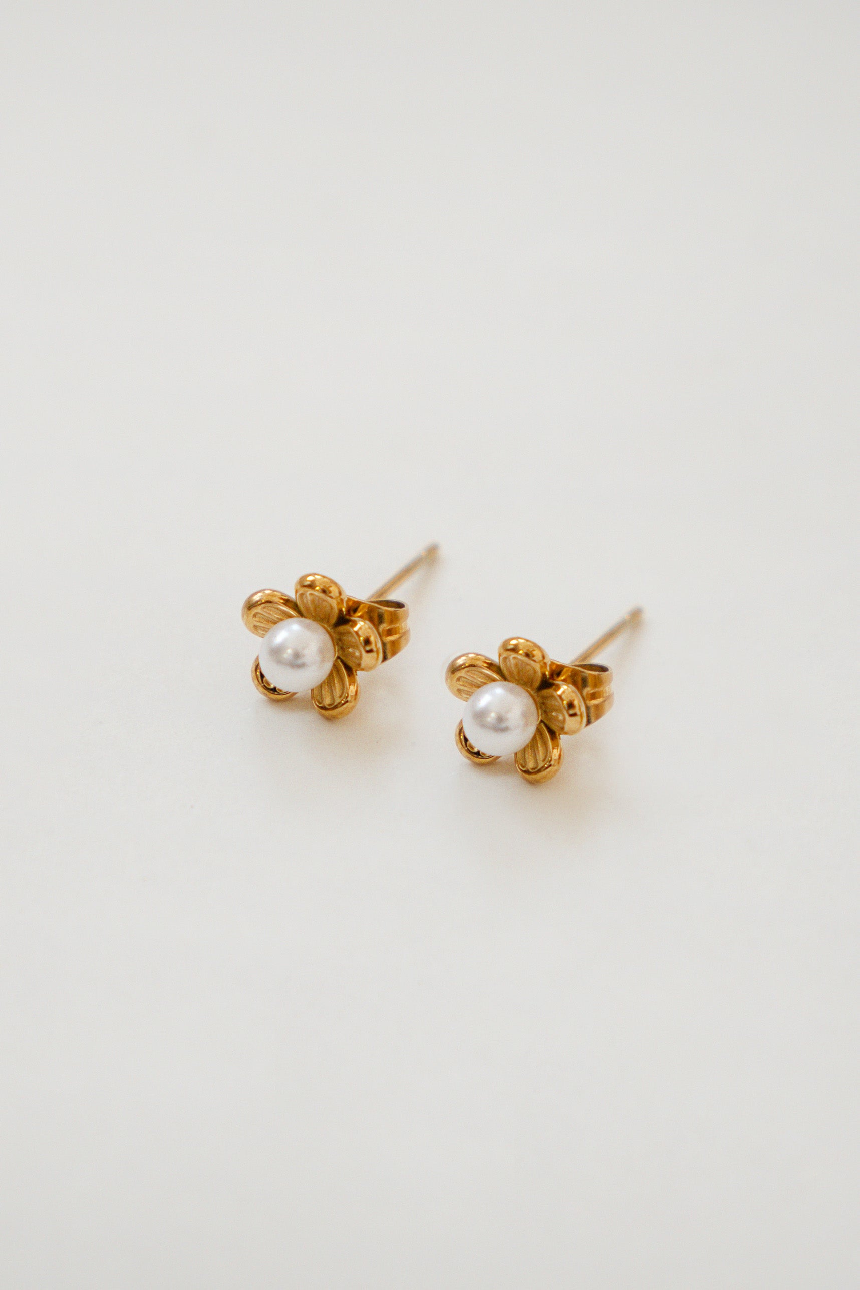 MINI FLOWER EARRINGS WITH PEARL