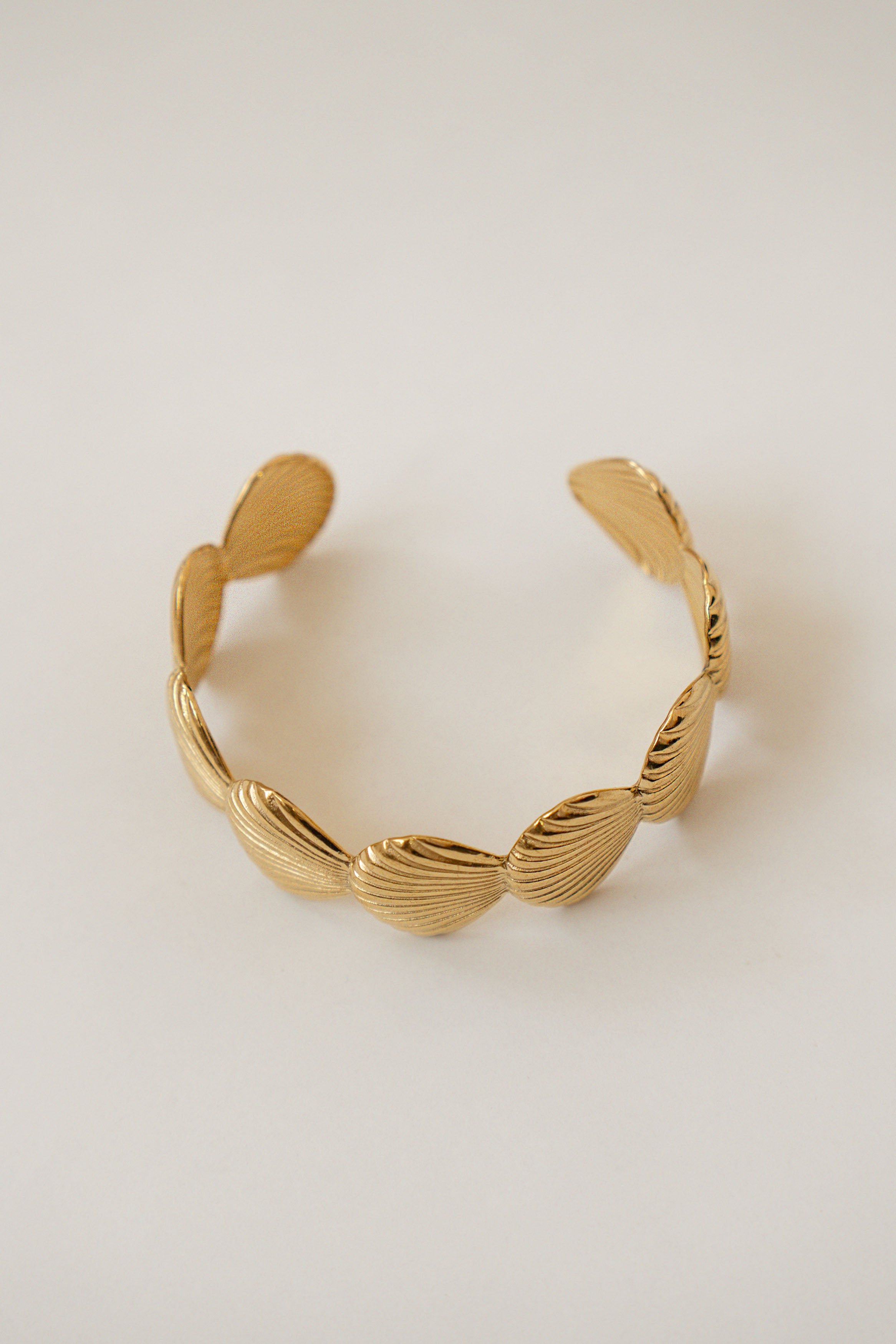 SHELL BRACELET