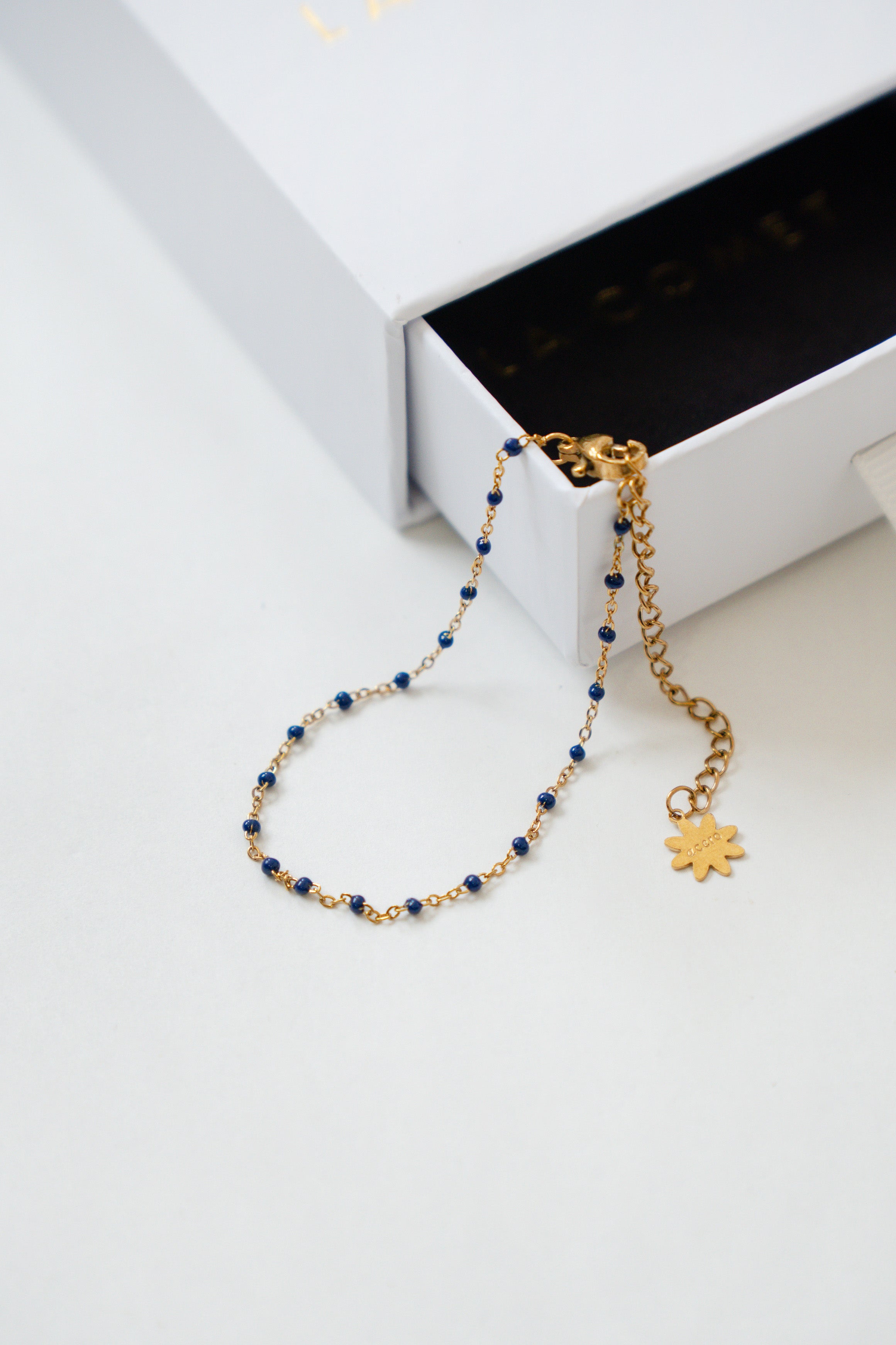 MINI BRACELET DE PERLES BLEUES