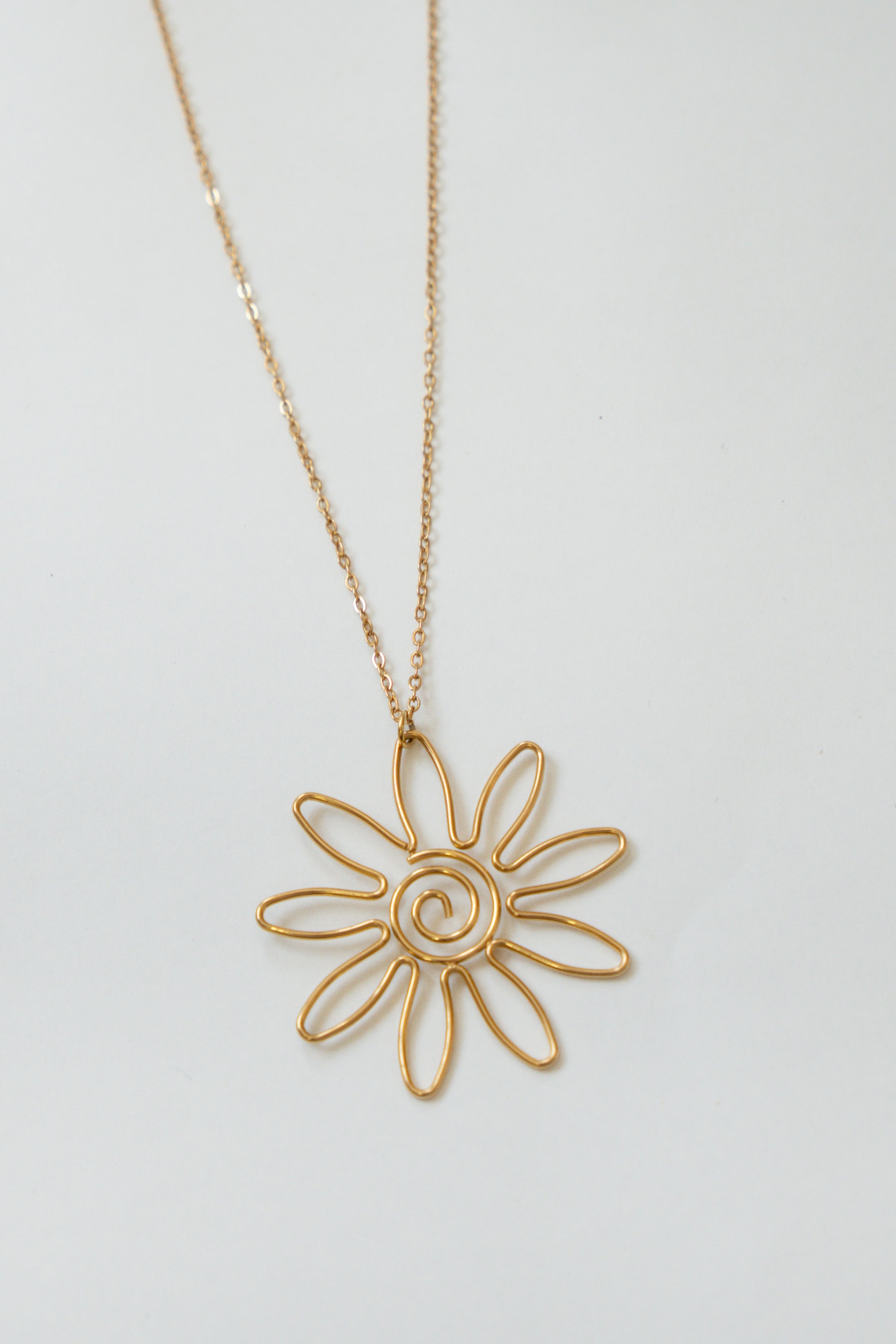 LARGE RETRO FLOWER NECKLACE