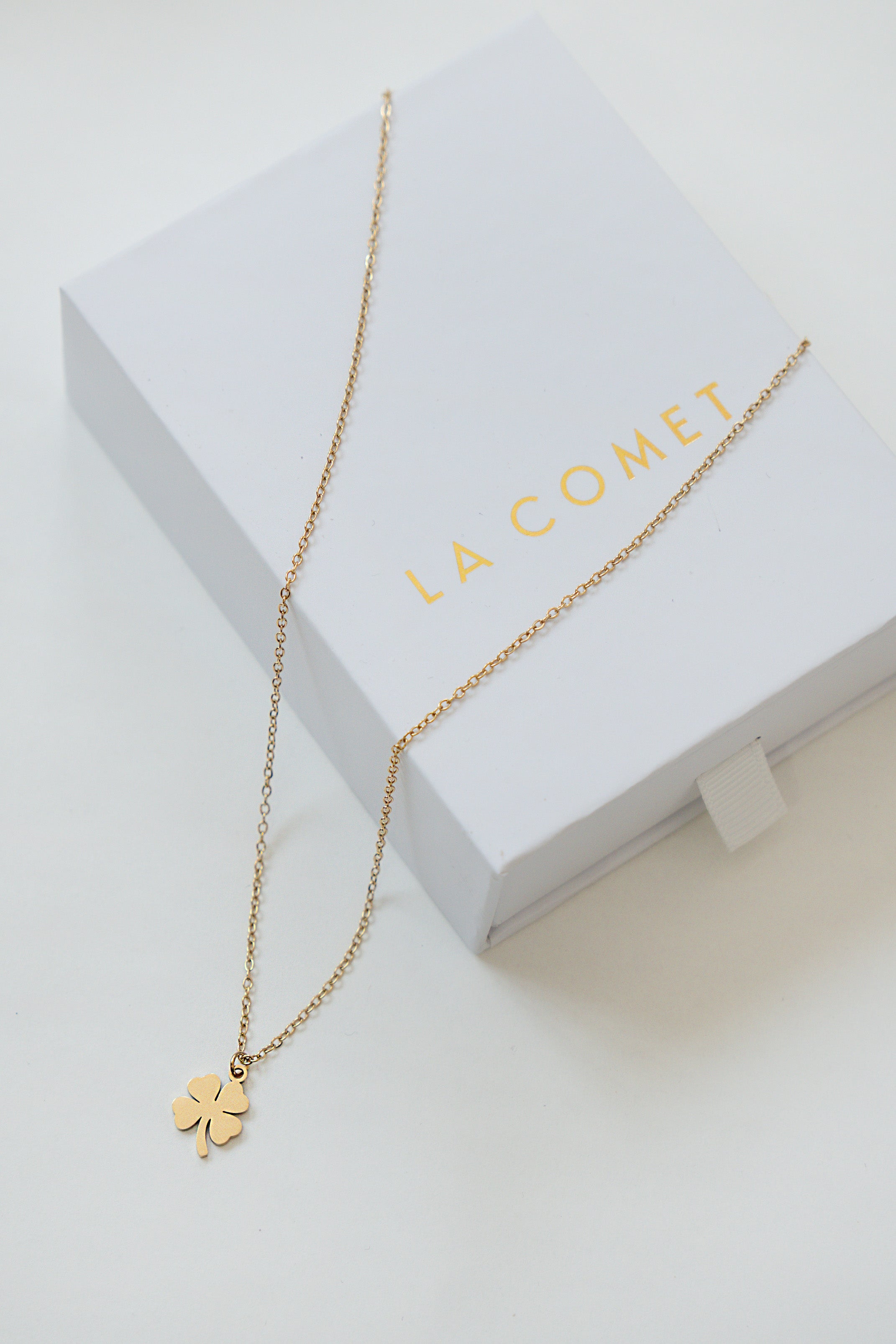 FLAT CLOVER NECKLACE