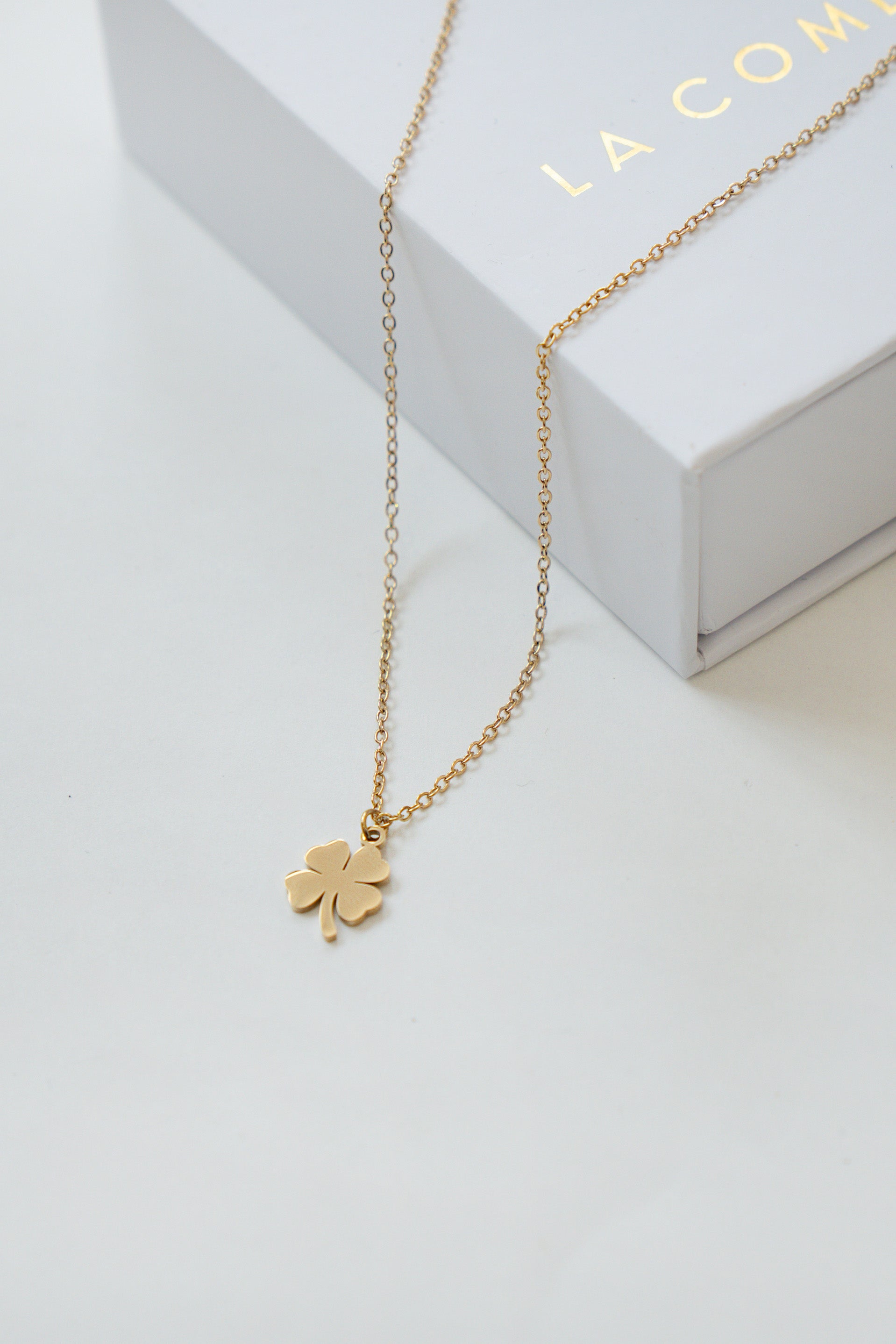 FLAT CLOVER NECKLACE