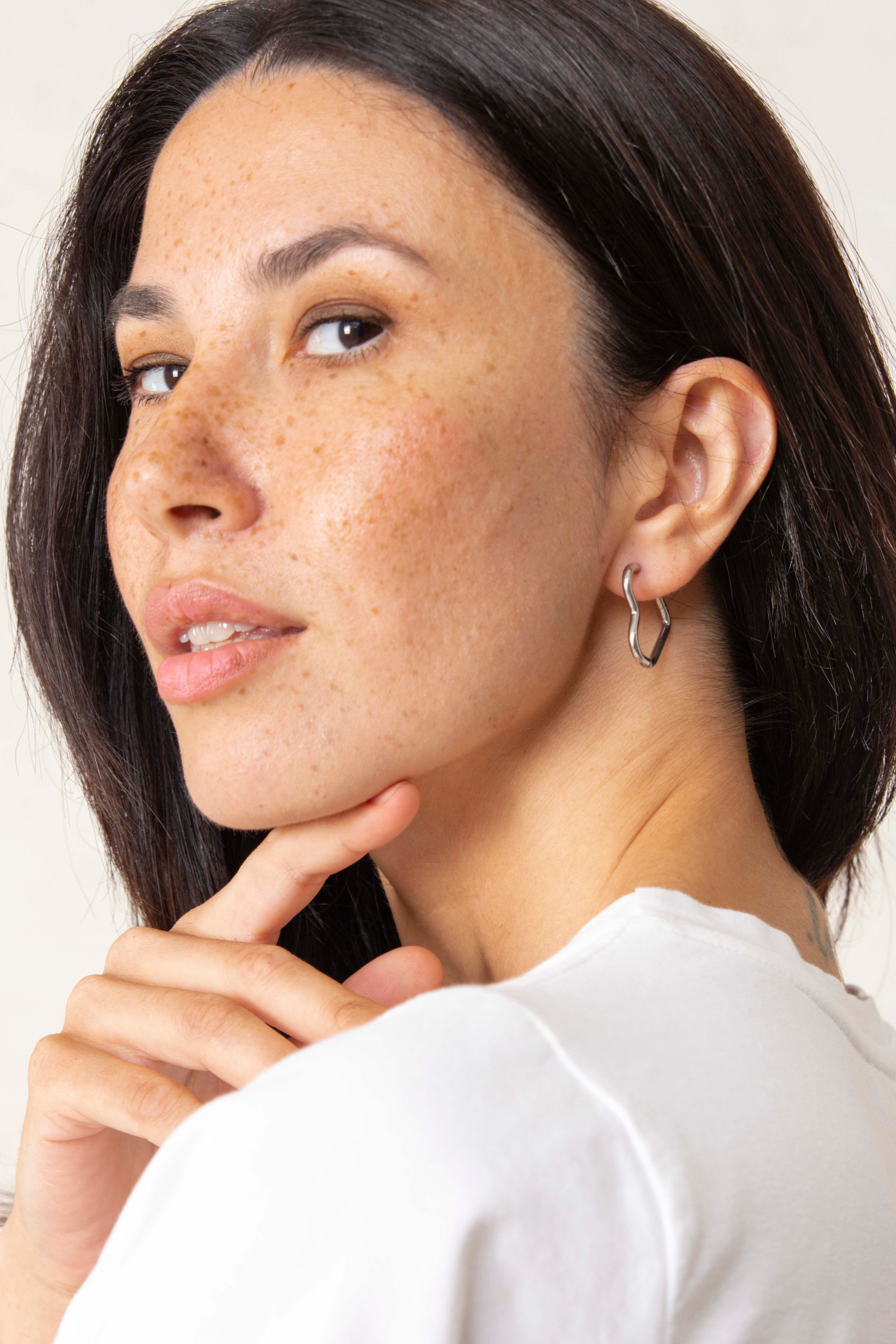 HEART HOOP EARRINGS // SILVER