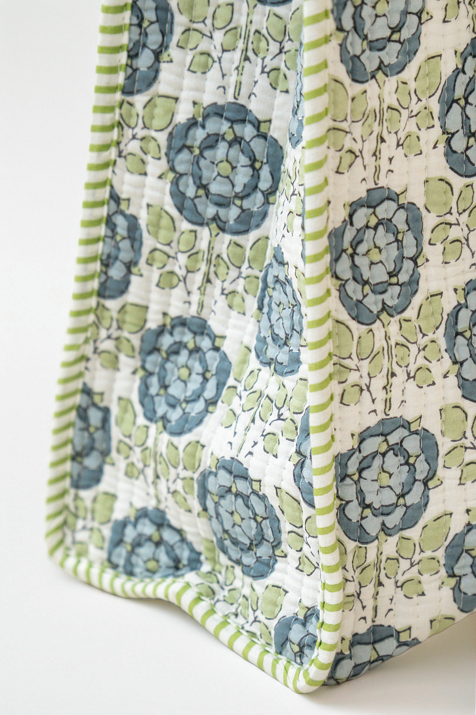 ETHNIC FLOWERS TOTE BAG // BLUE