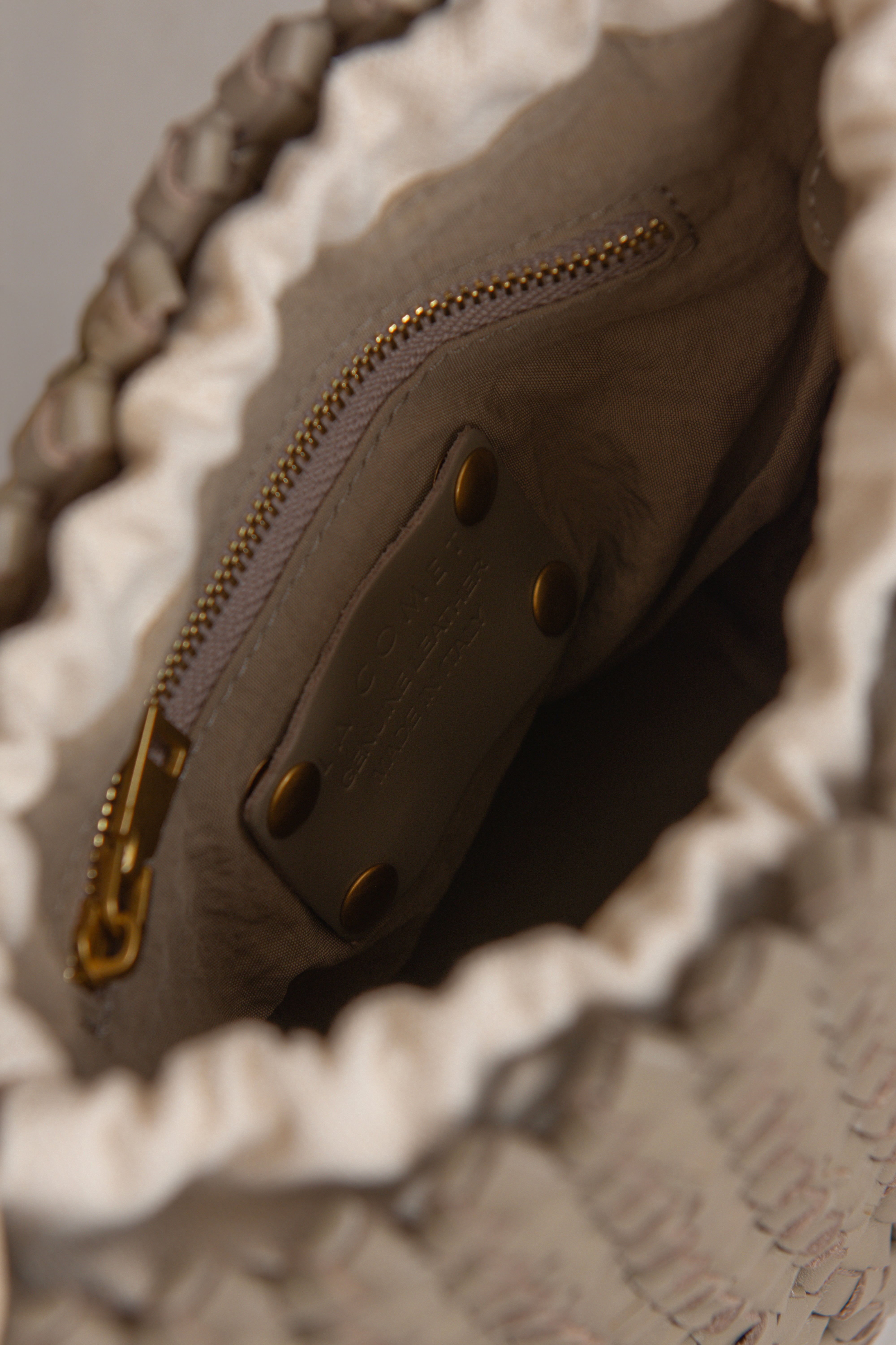 VIOLETTE HANDBAG // TAUPE