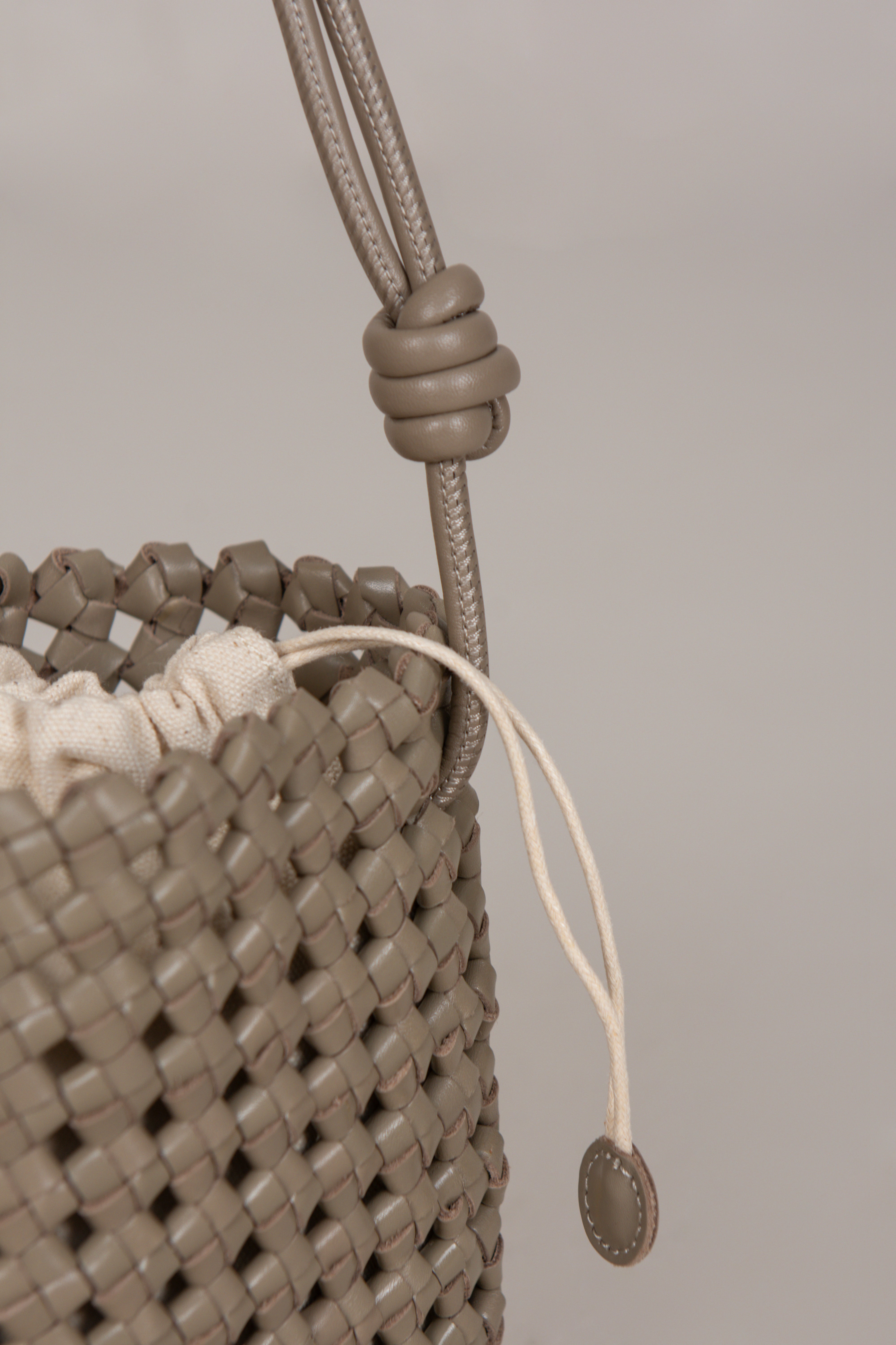 VIOLETTE HANDBAG // TAUPE