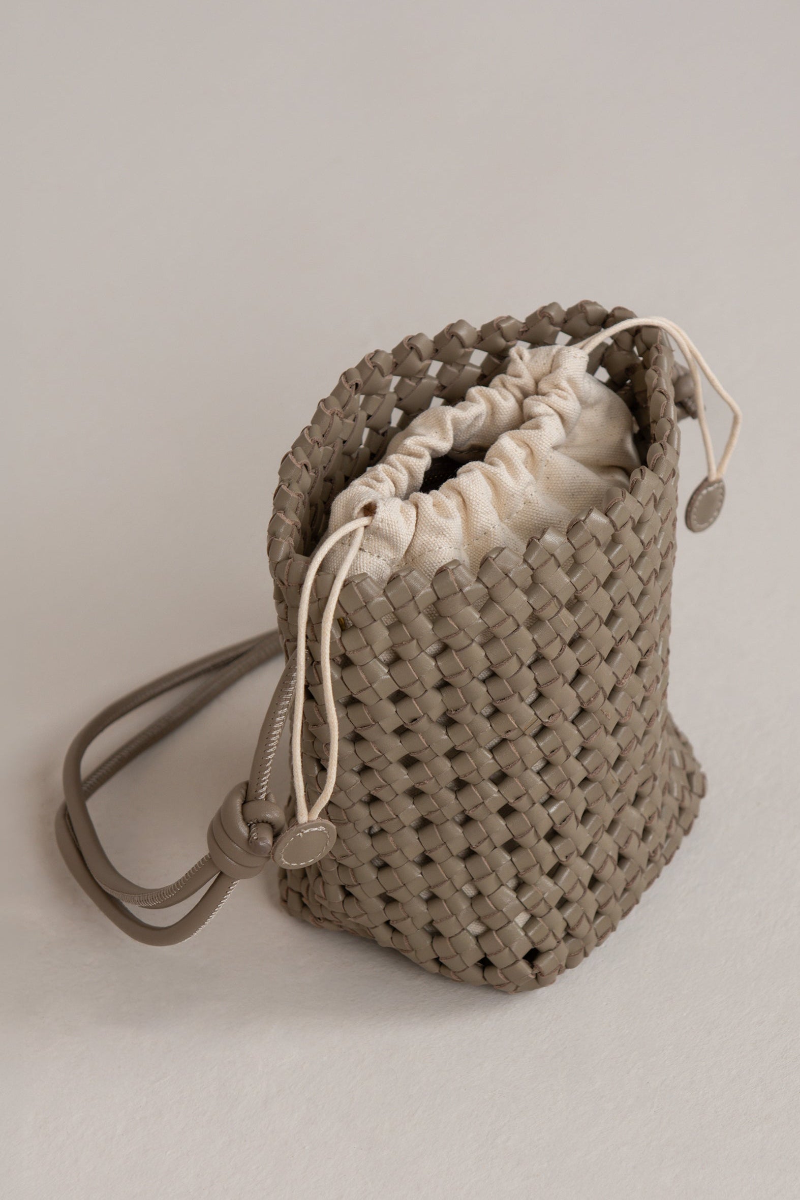 VIOLETTE HANDBAG // TAUPE