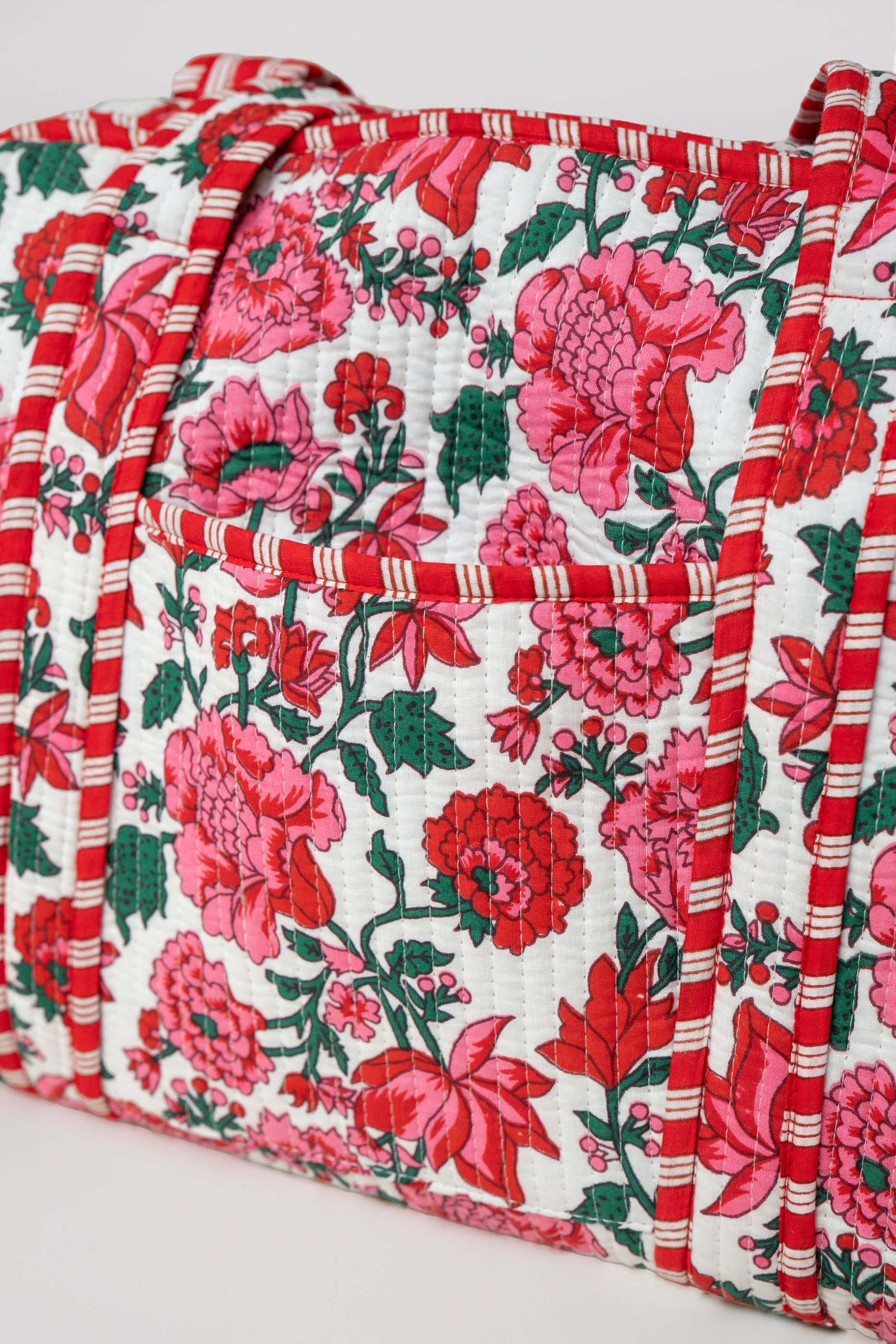 RED FLOWERS SPORTS BAG