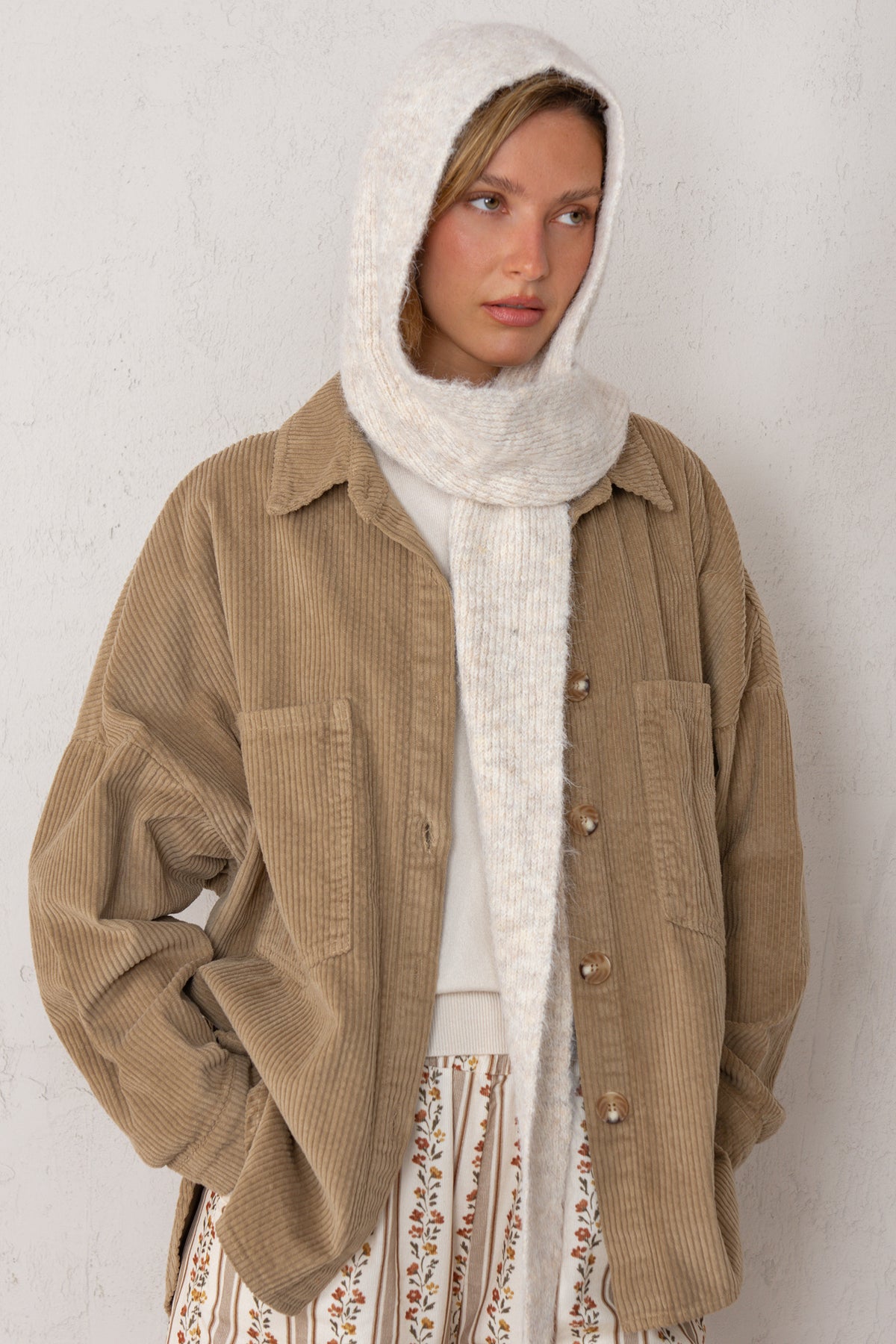 BUFANDA CAPUCHA // BEIGE