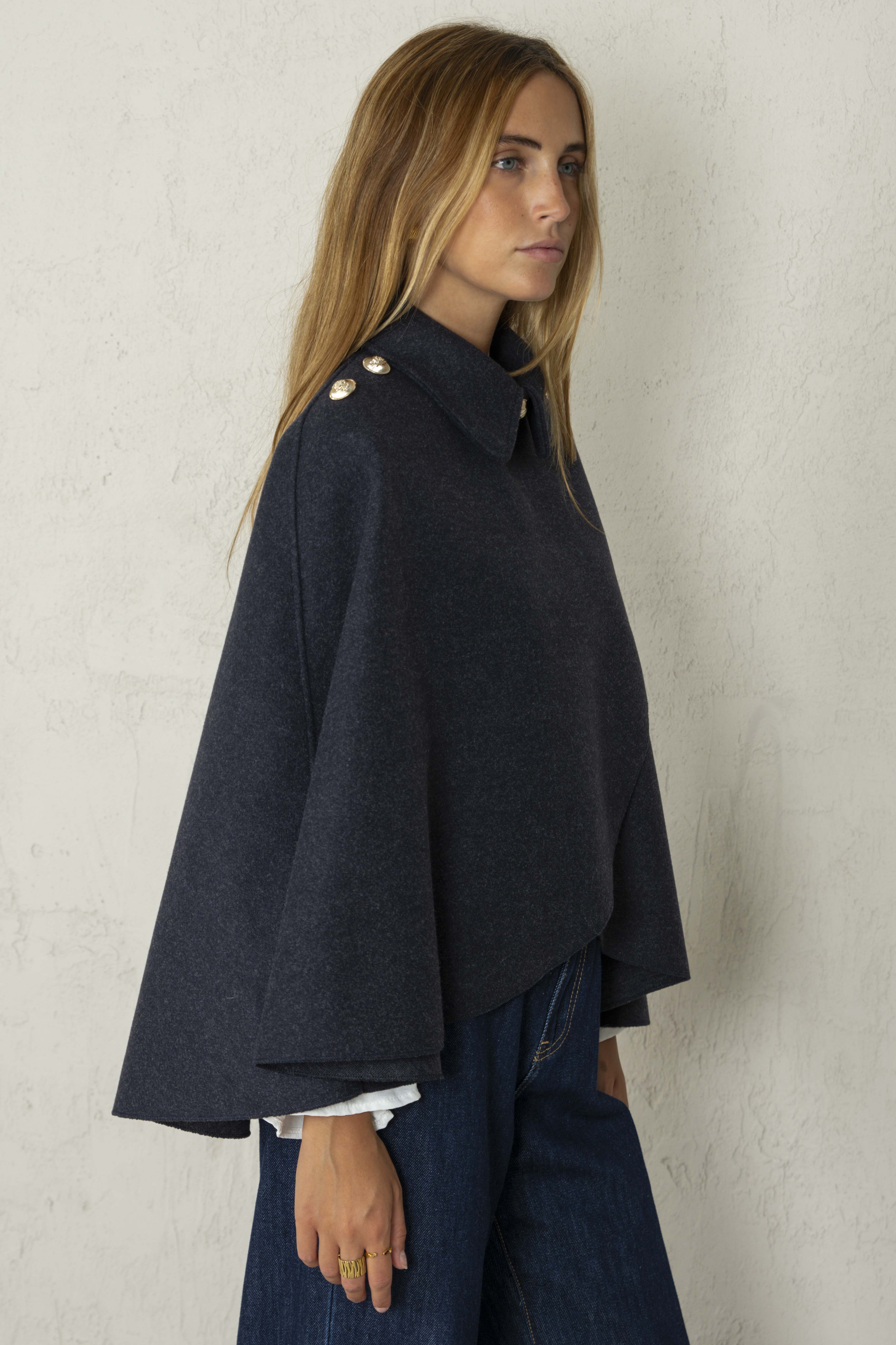 CAROLINA CAPE // DARK GREY