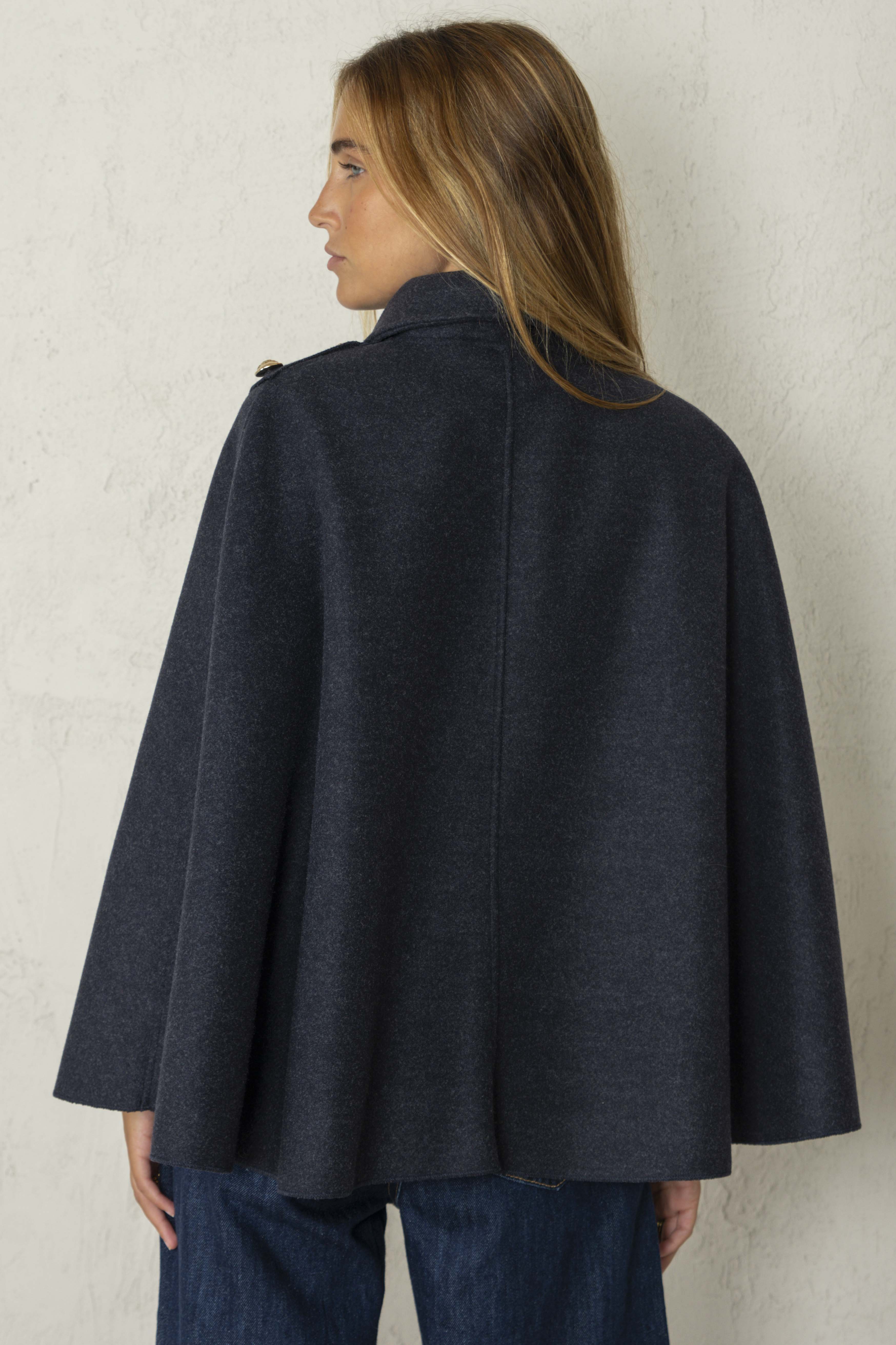 CAROLINA CAPE // DARK GREY