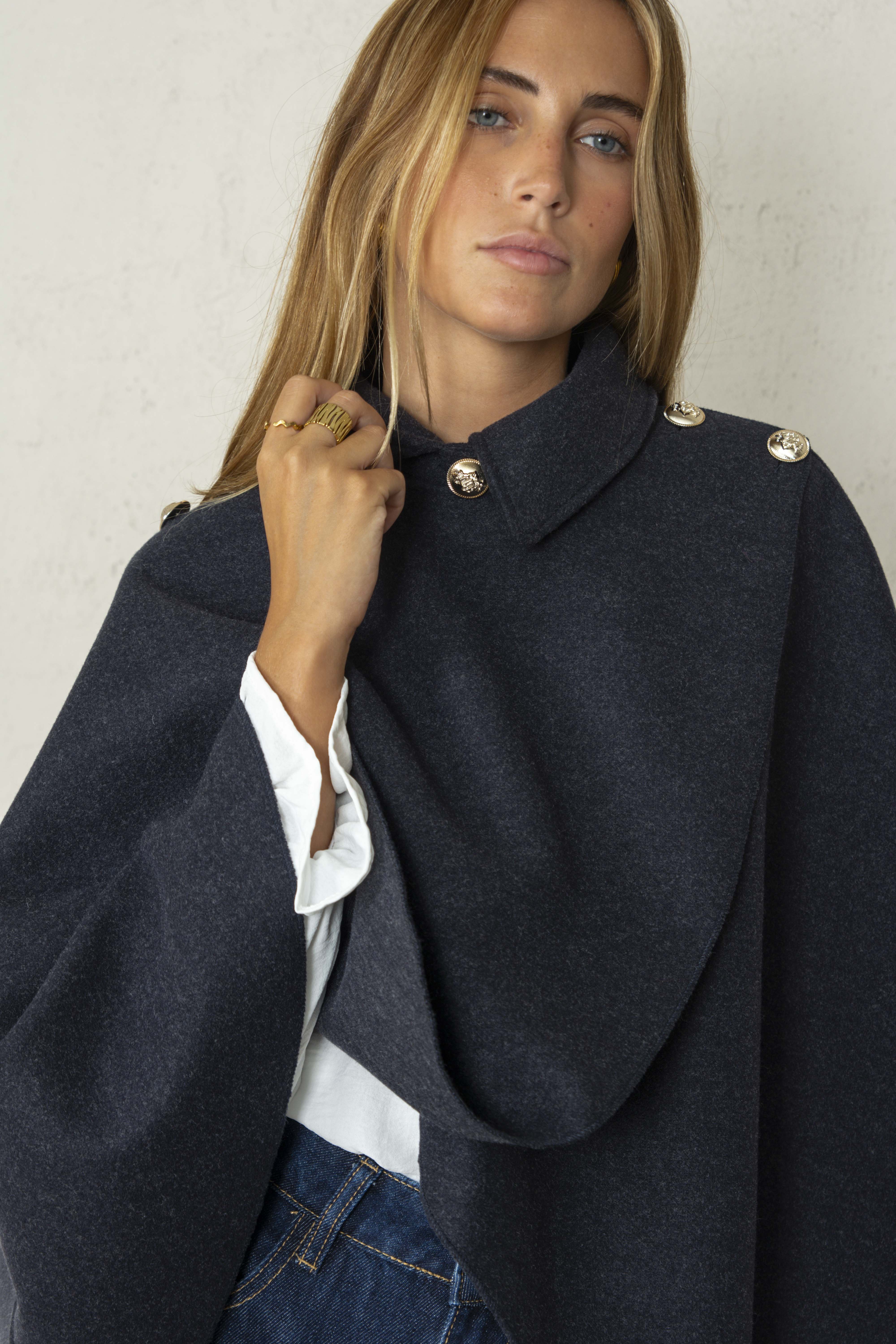 CAROLINA CAPE // DARK GREY