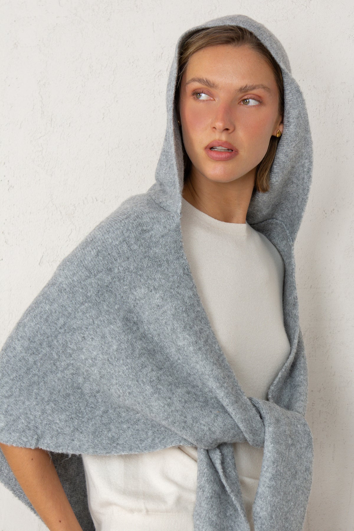 CAPA CAPUCHA // GRIS