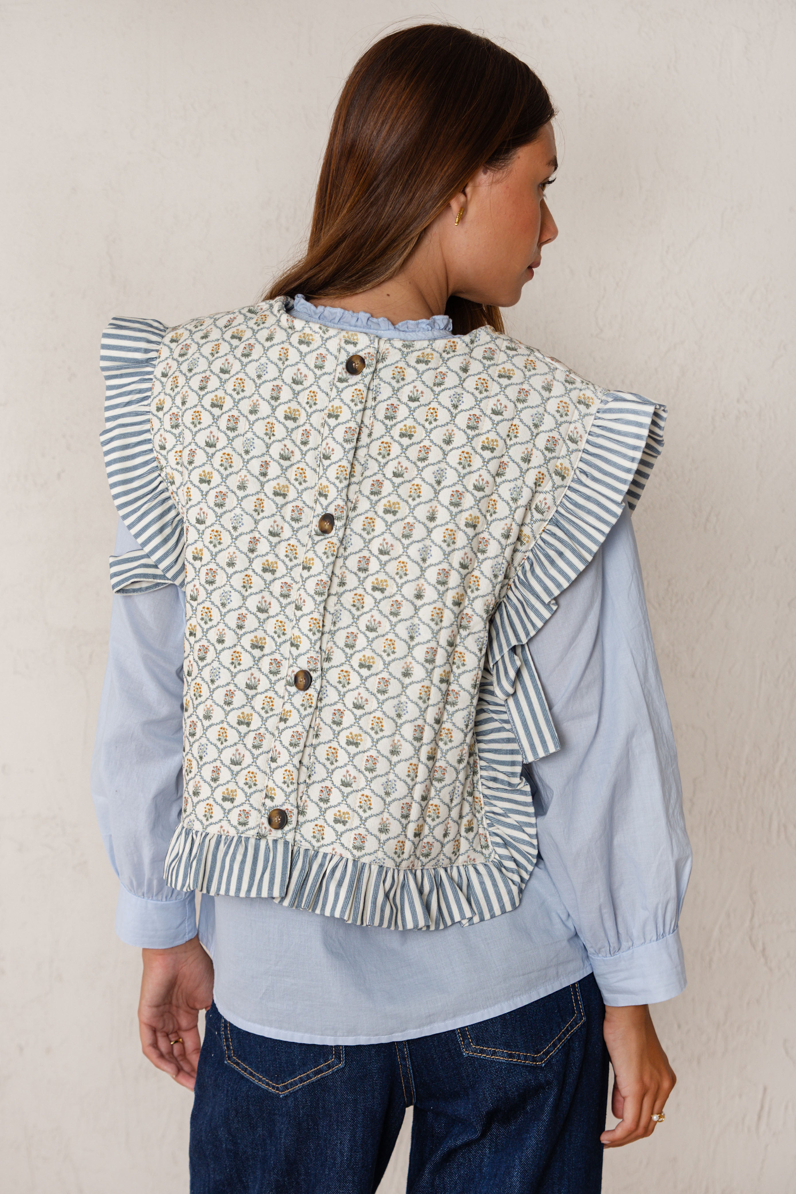 APRIL VEST // LIGHT BLUE FLOWERS