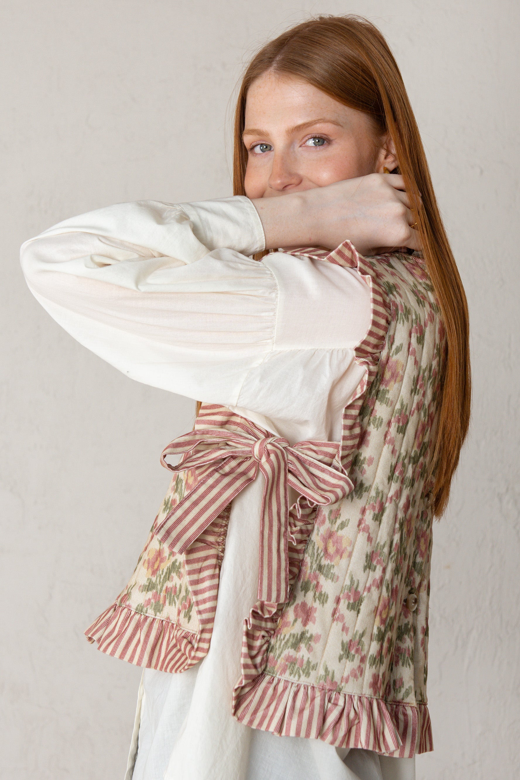 CHALECO ABRIL // FLORES ROSA