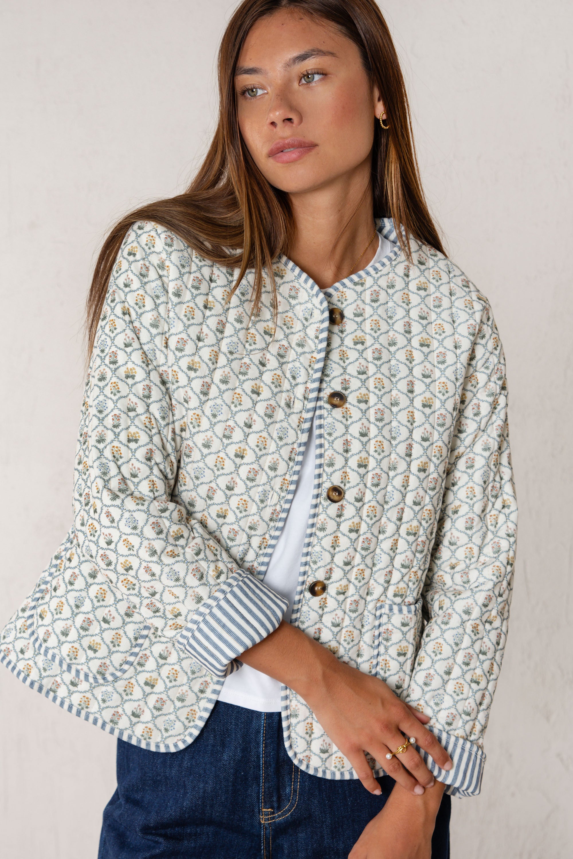 CHAQUETA BEA // FLORES AZUL CLARO